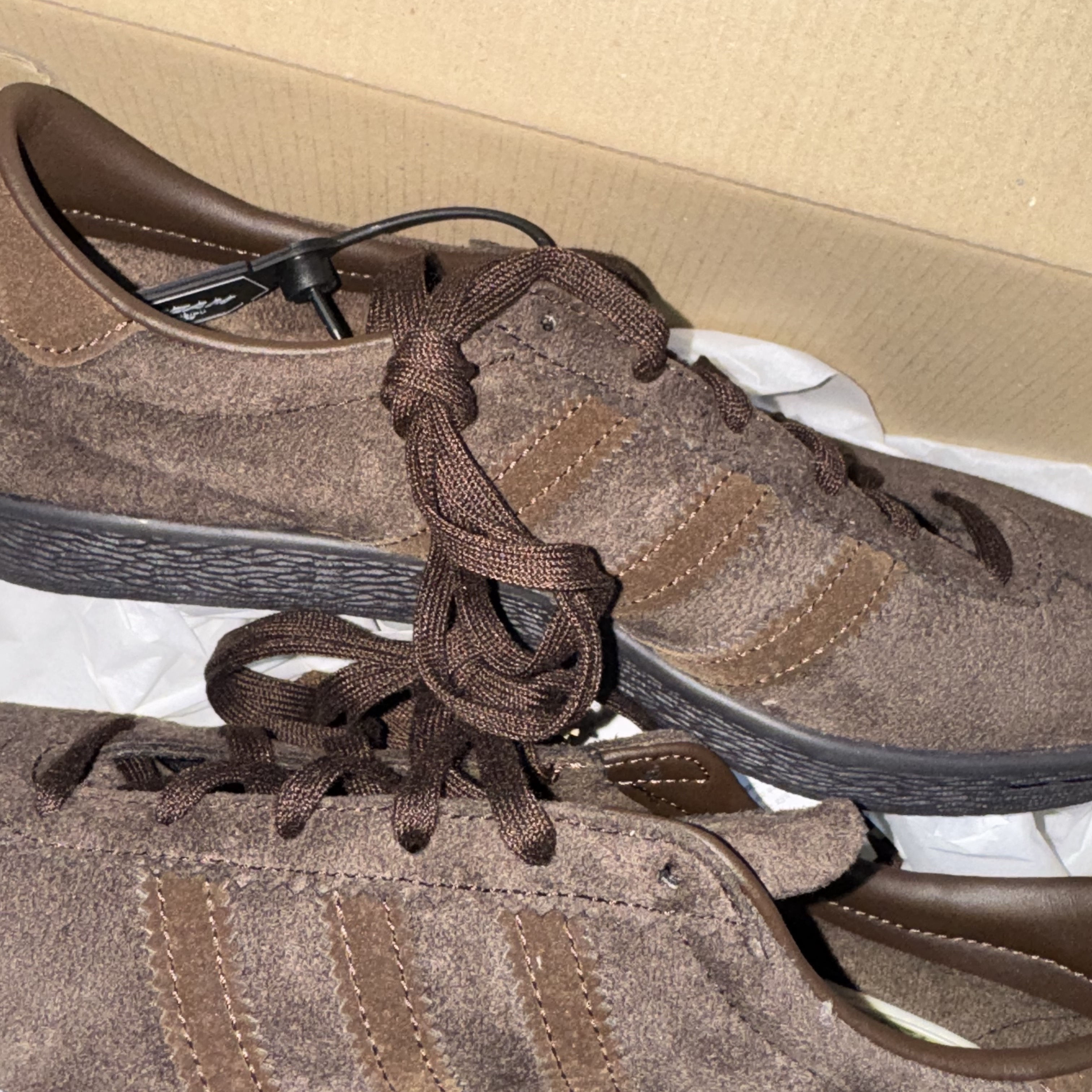 Adidas Tobacco Gruen Dark Brown 착용 스타일