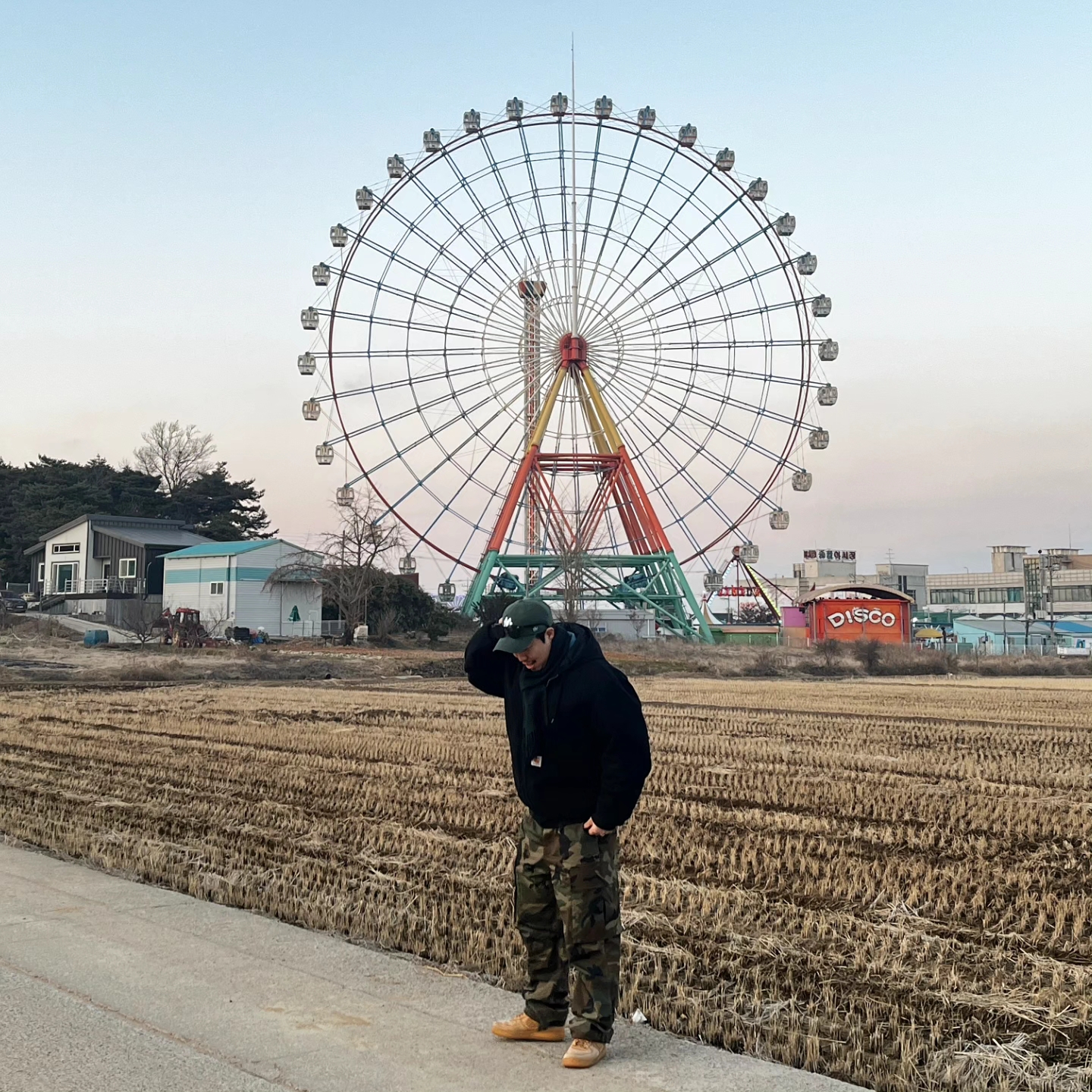 칼하트 WIP 디어본 캔버스 OG 액티브 자켓 블랙 에이지드 캔버스 - 윈터 착용 스타일