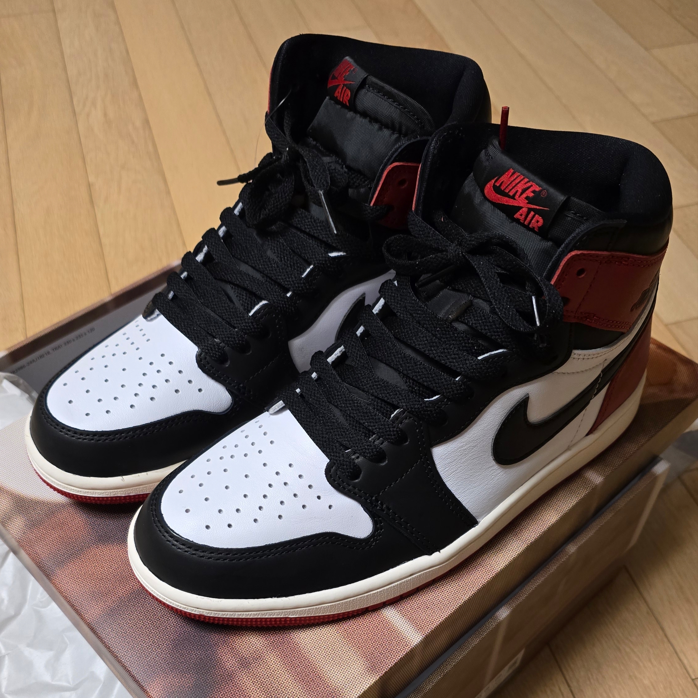 Jordan 1 Retro High OG Black Toe 착용 스타일 - 7