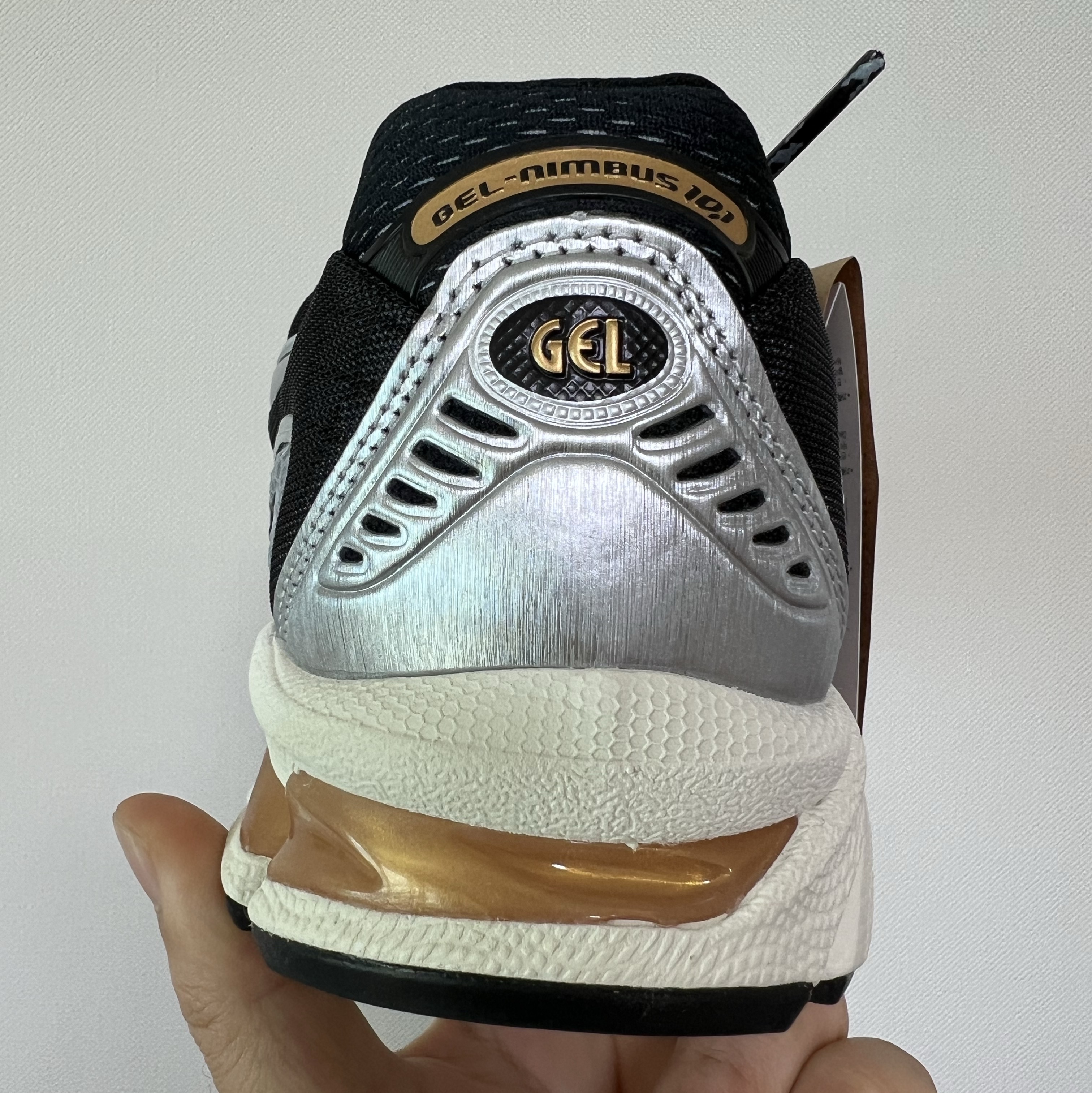Asics Gel-Nimbus 10.1 Piedmont Grey Pure Silver, NOMANUAL 無規則 Ball Cap Black 착용 스타일 - 3