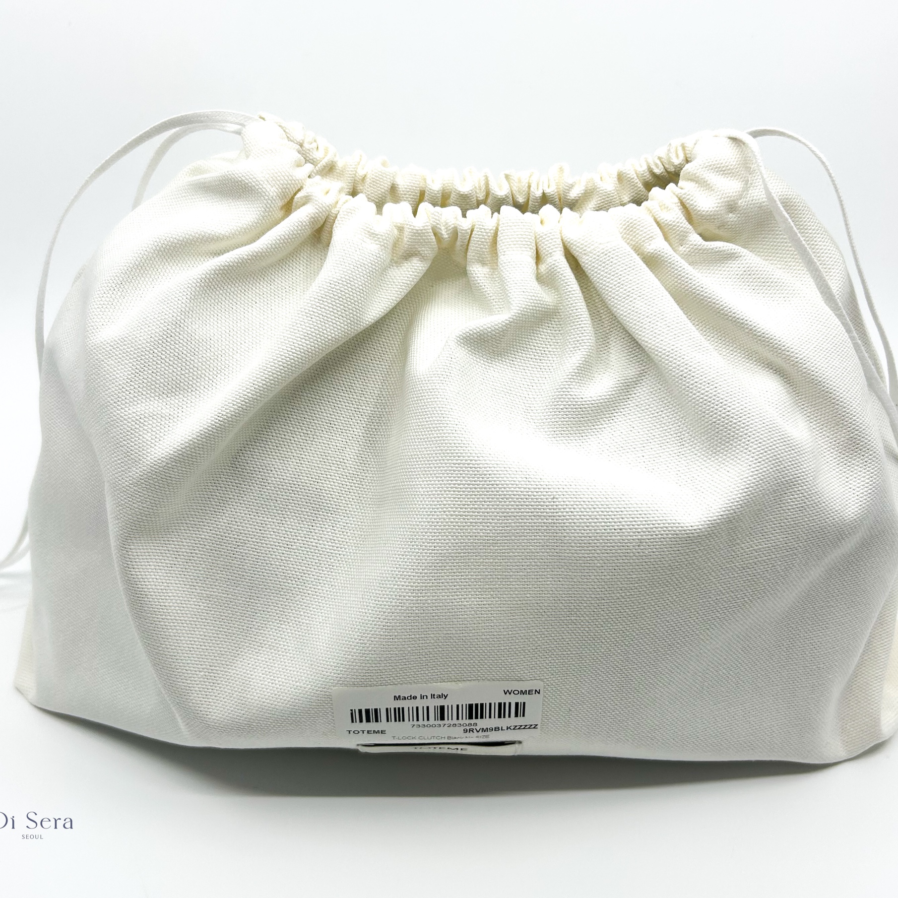 Toteme T-Lock Clutch Black 착용 스타일 - 4