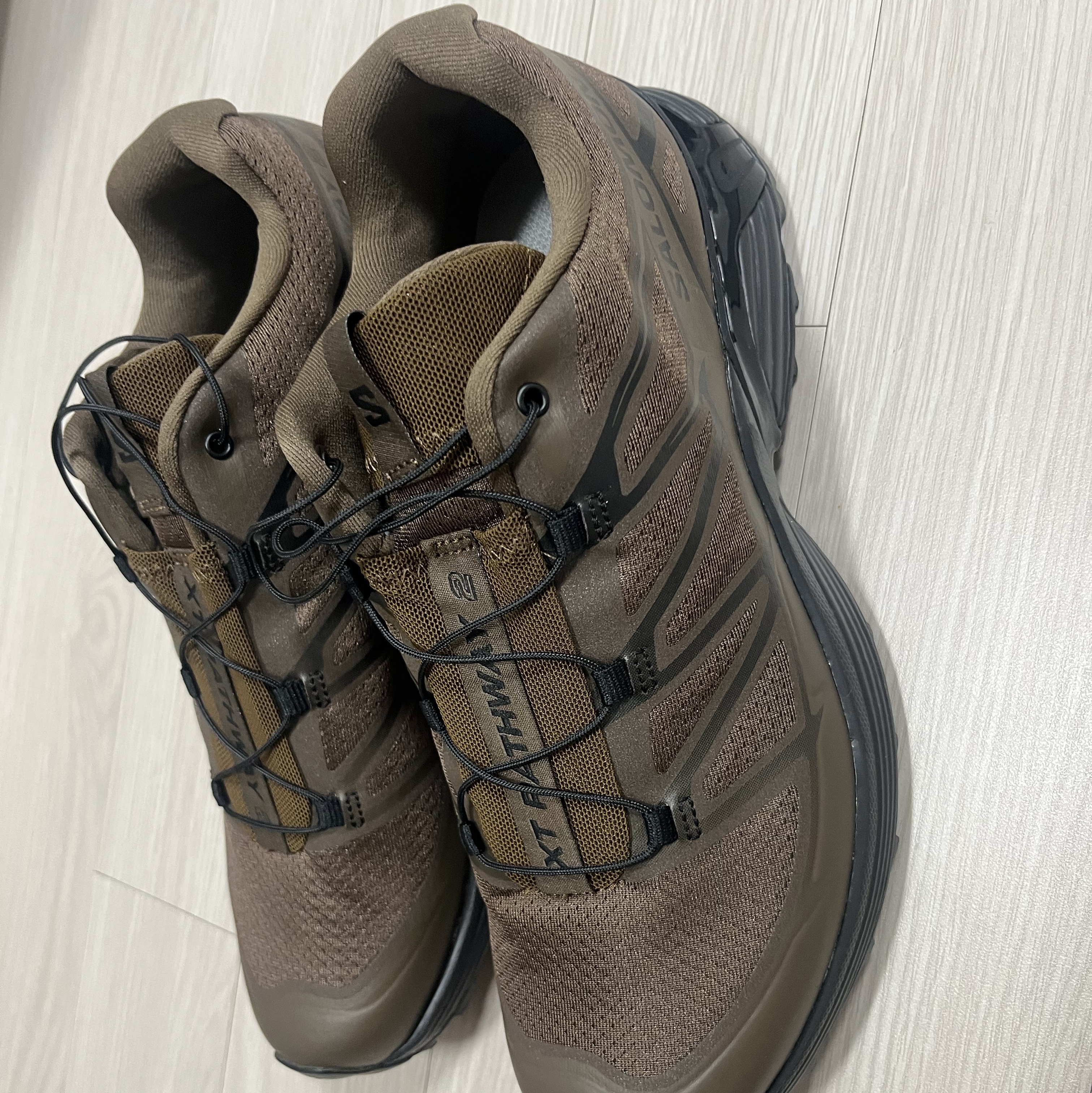 Salomon XT-Pathway 2 Dark Earth Black 착용 스타일 - 1