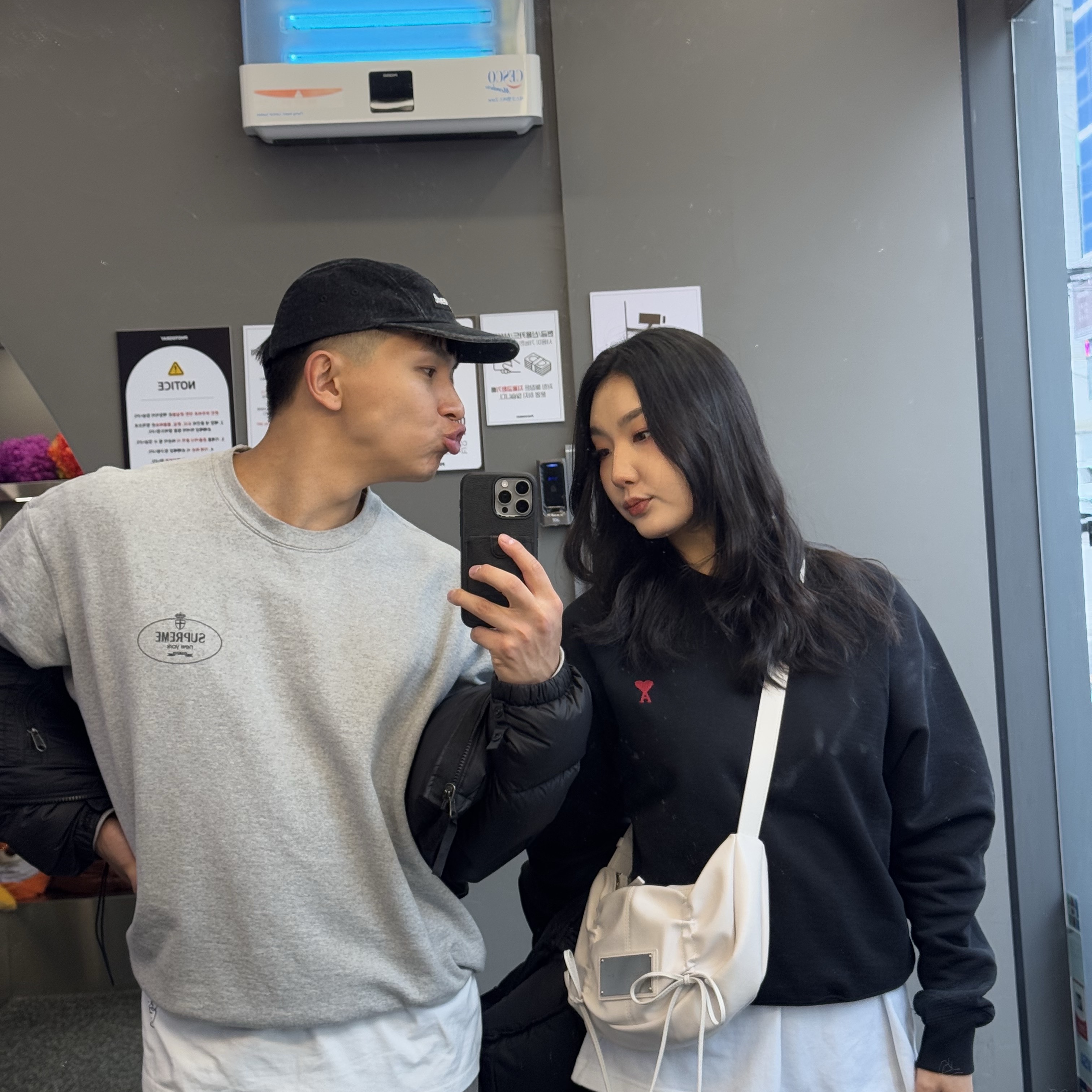 Supreme Military Camp Cap Black - 24FW, Matin Kim Half Shirring Ribbon Round Bag Ivory 착용 스타일