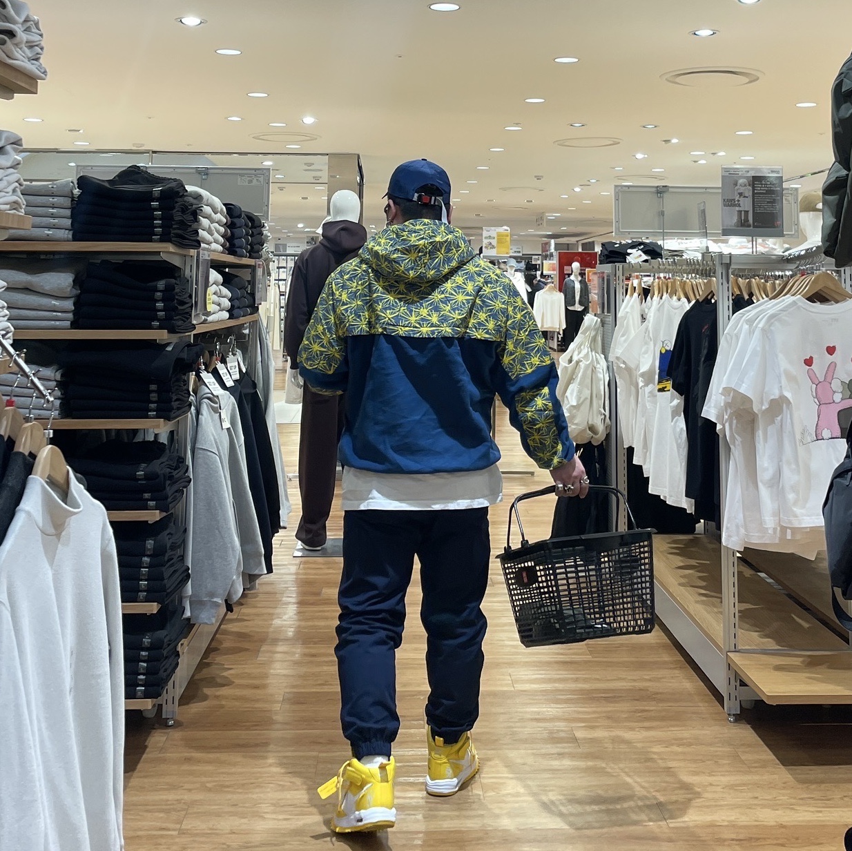 Nike x Off-White Air Force 1 Mid SP Leather Varsity Maize 착용 스타일 - 2