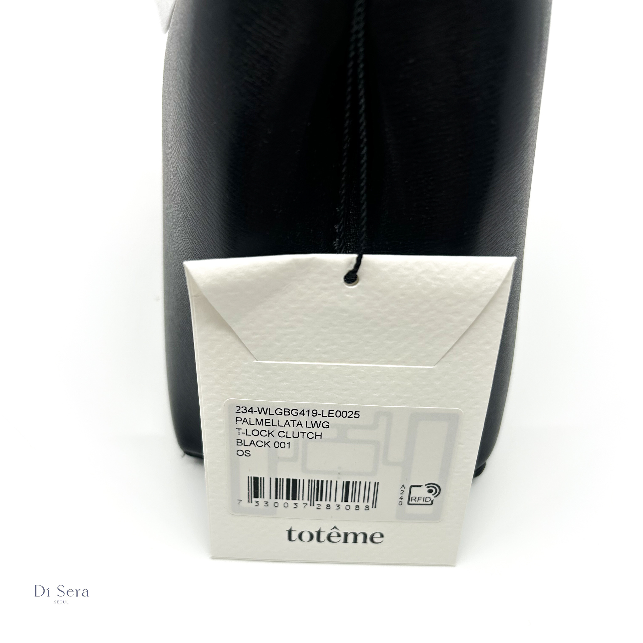 Toteme T-Lock Clutch Black 착용 스타일 - 3