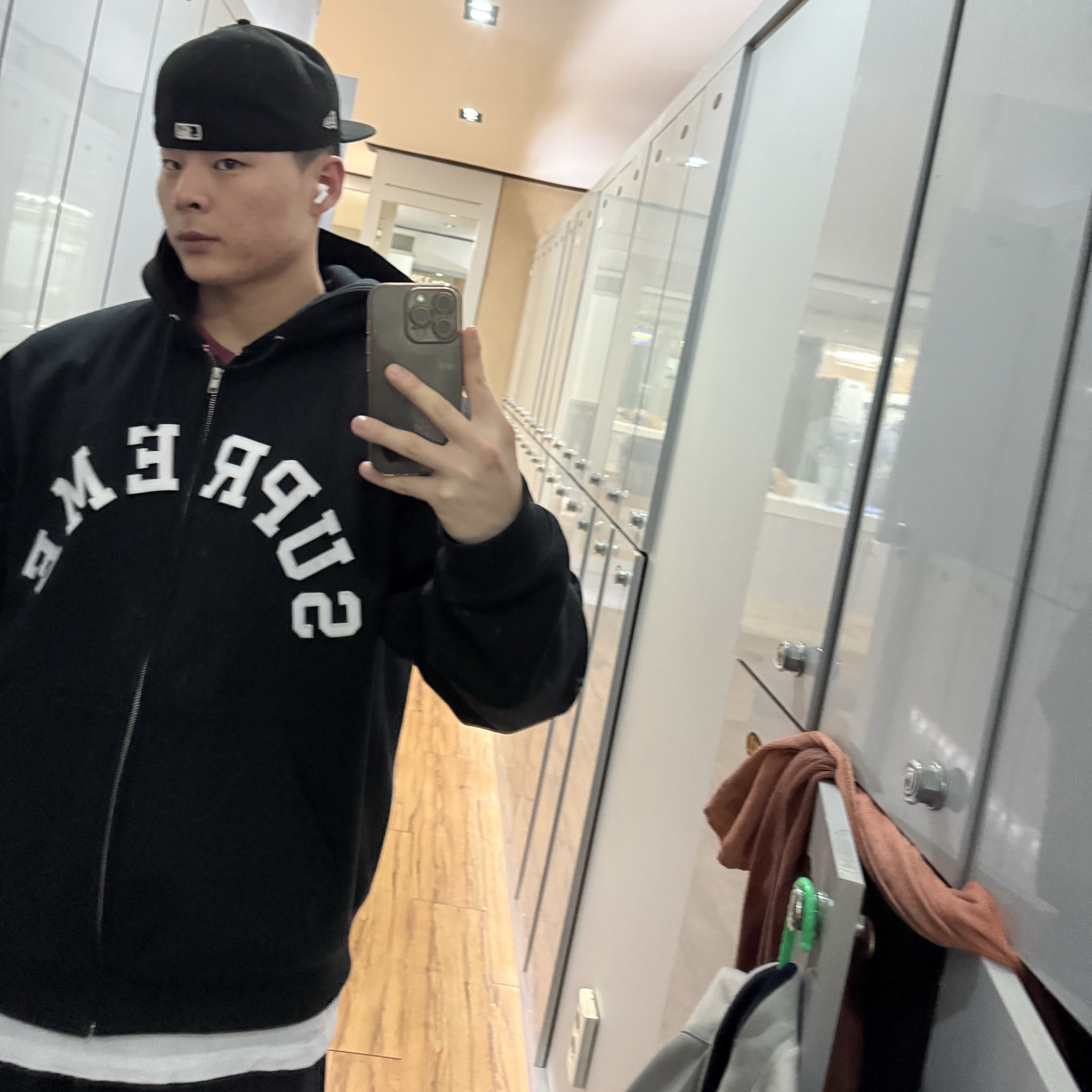 Supreme x Champion Zip Up Hooded Sweatshirt Black - 24SS 착용 스타일 - 2