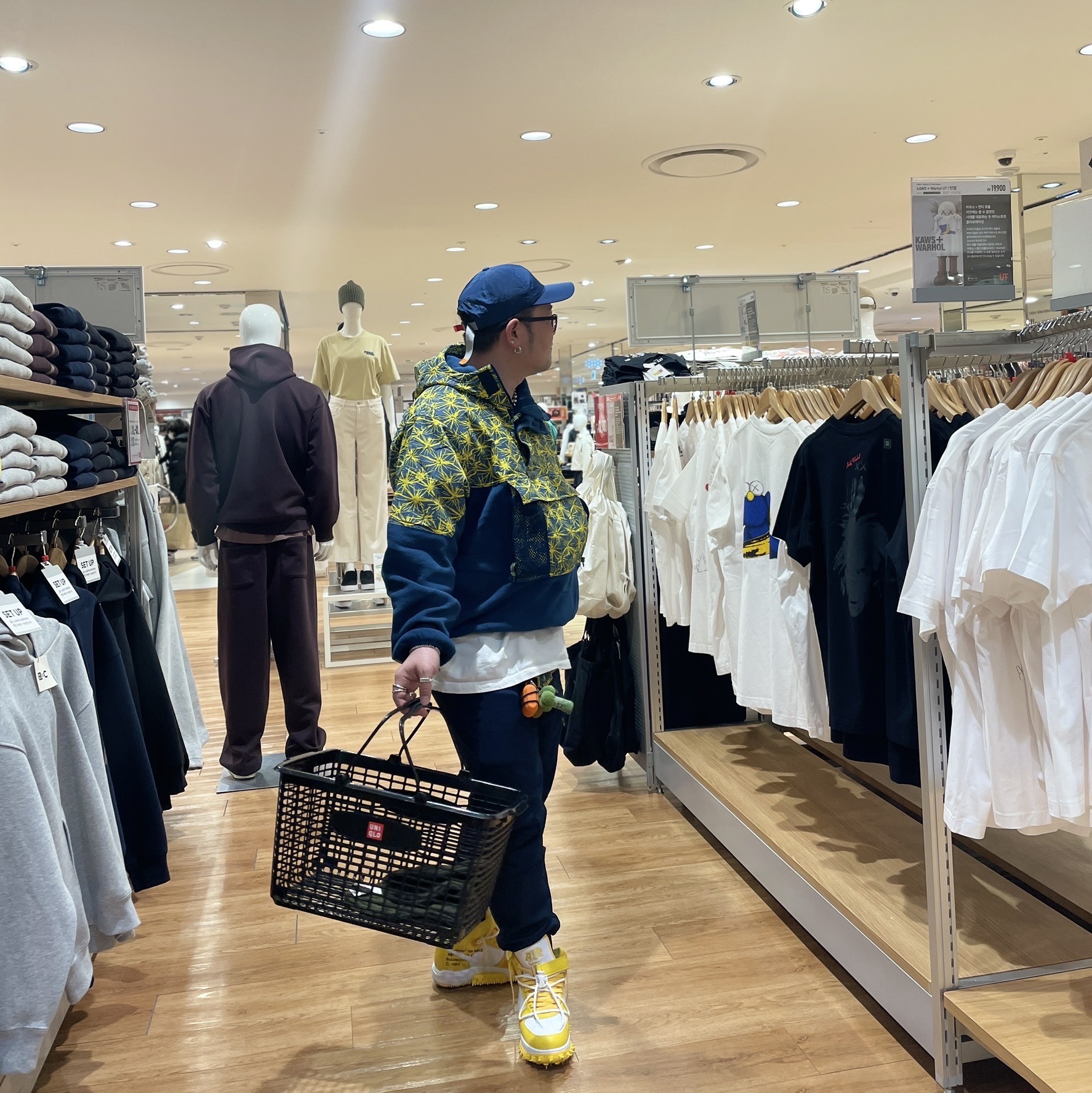 Nike x Off-White Air Force 1 Mid SP Leather Varsity Maize 착용 스타일 - 1