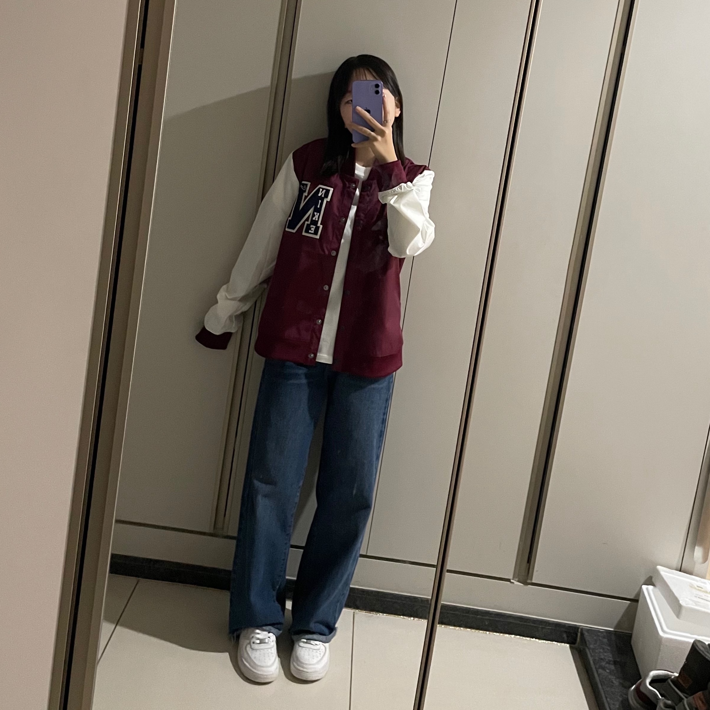 (W) Nike NSW Varsity Jacket Dark Beetroot - Asia, Nike Air Force 1 '07 Low White 착용 스타일