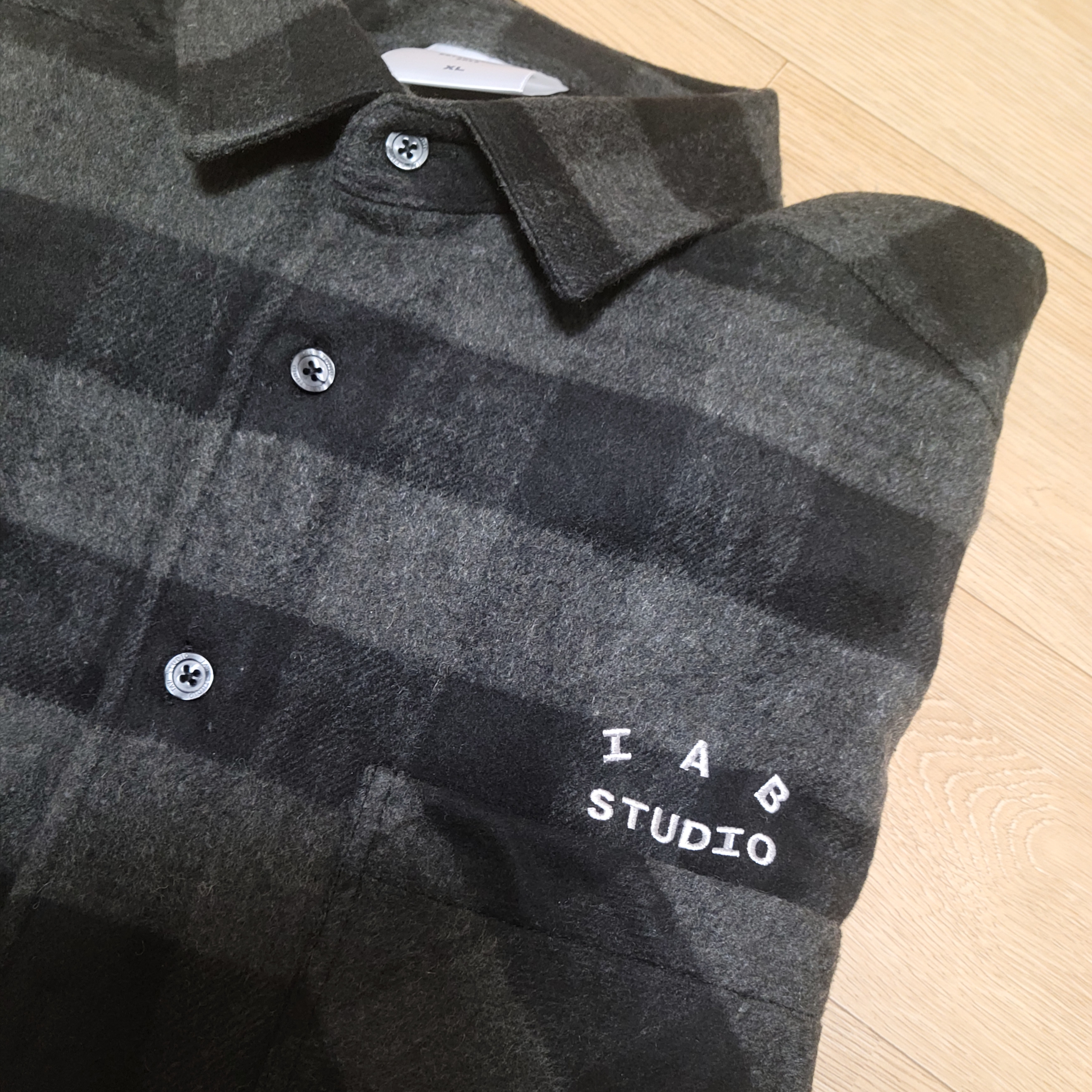 IAB Studio Gingham Check Shirt Black White 착용 스타일