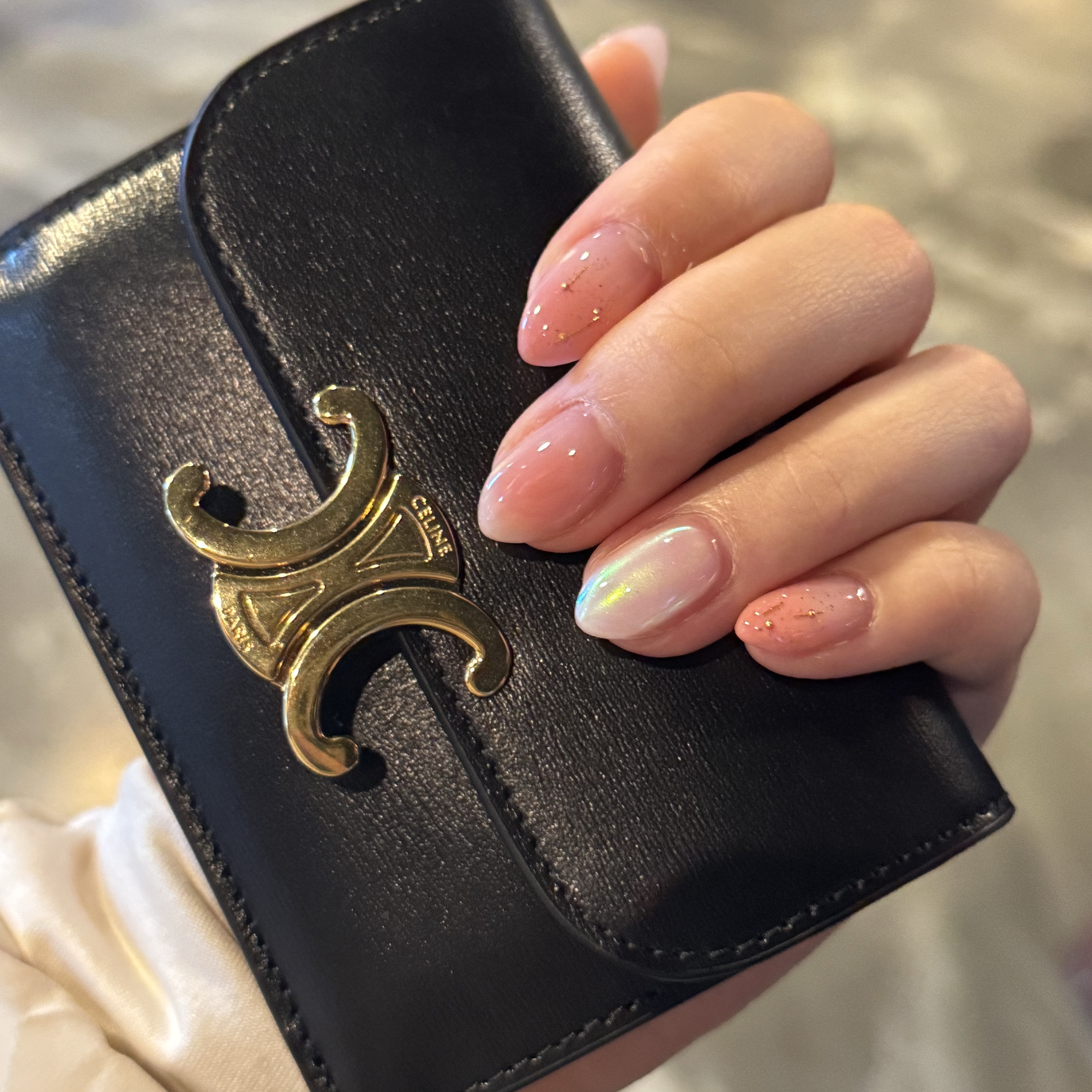 Celine Card Holder with Flap in Shiny Calfskin Black 착용 스타일