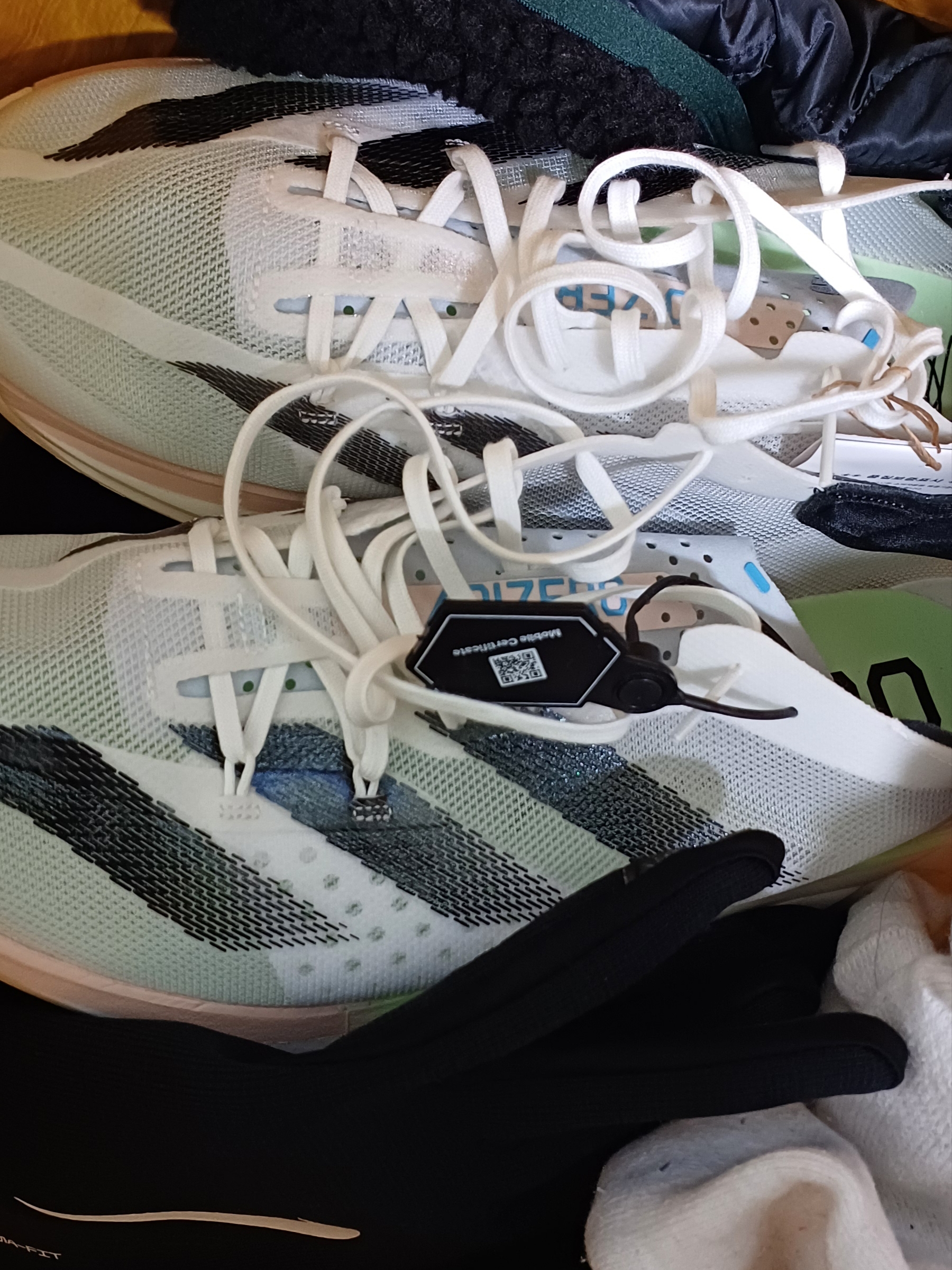 Adidas Adizero Adios Pro 3 Cloud White Core Black 착용 스타일 - 2
