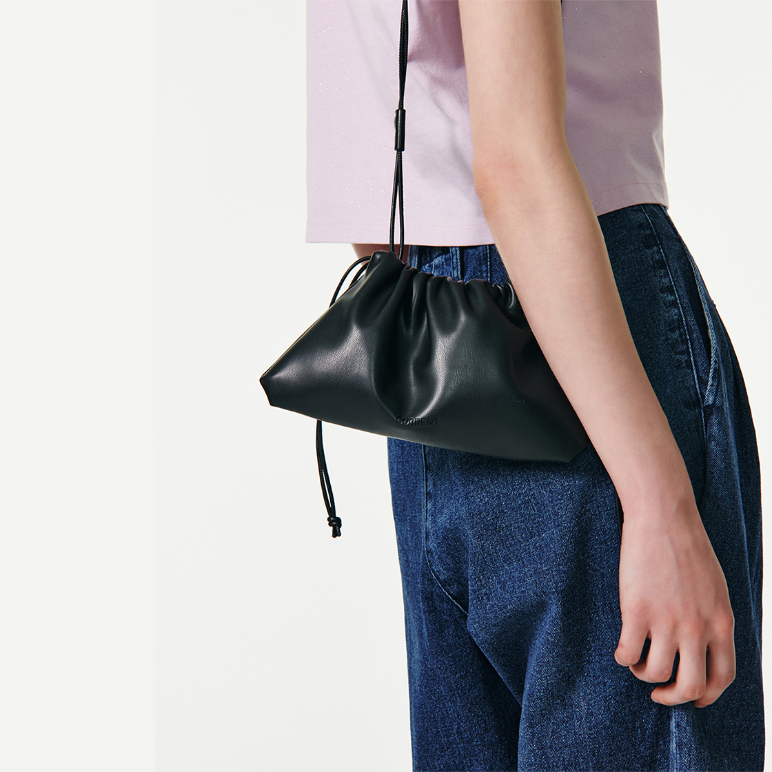 커렌트 스트랩 투웨이 미니 파우치 백 블랙(Current Strap Two Way Mini Pouch Bag Black) - 6