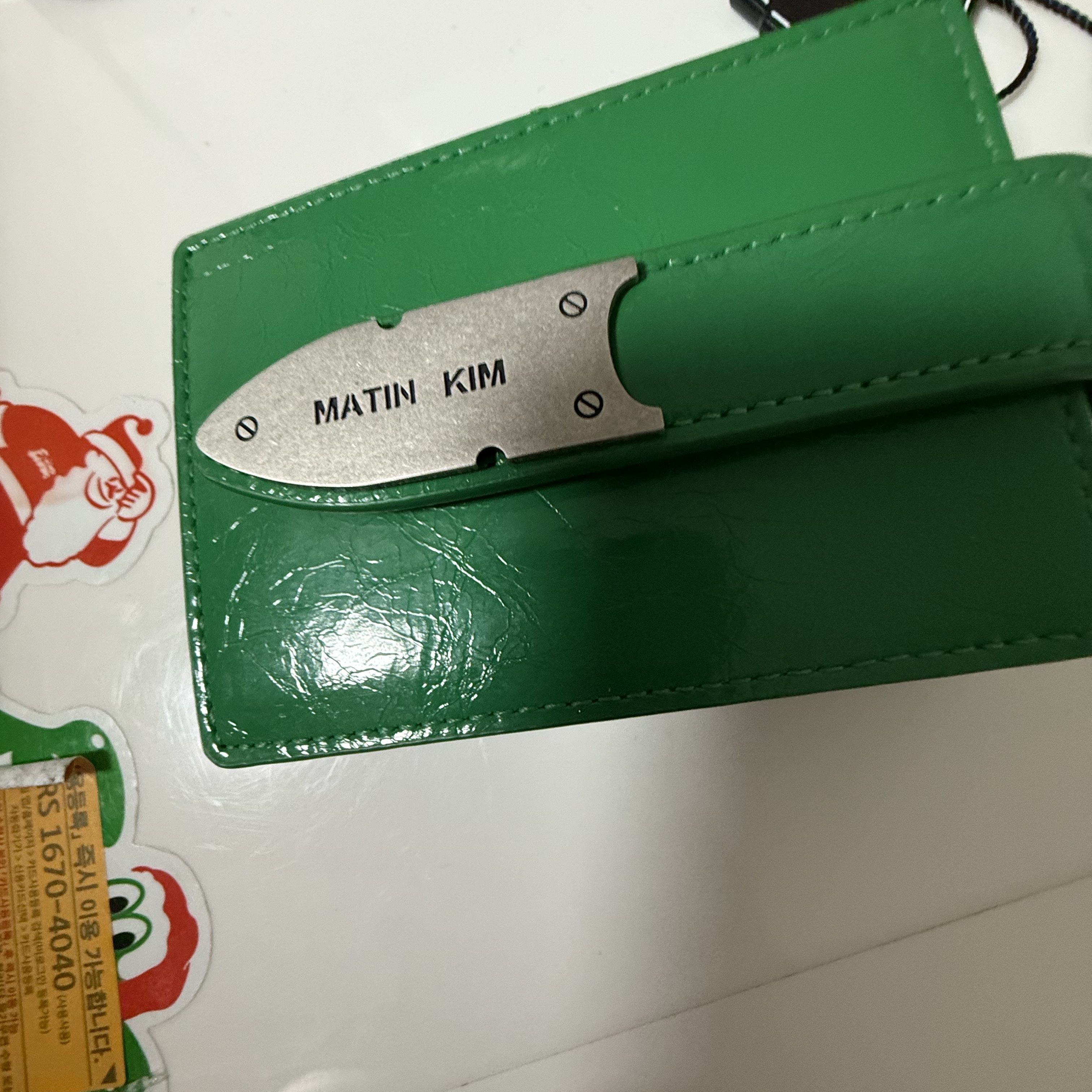 Matin Kim Accordion Necklace Wallet Green 착용 스타일