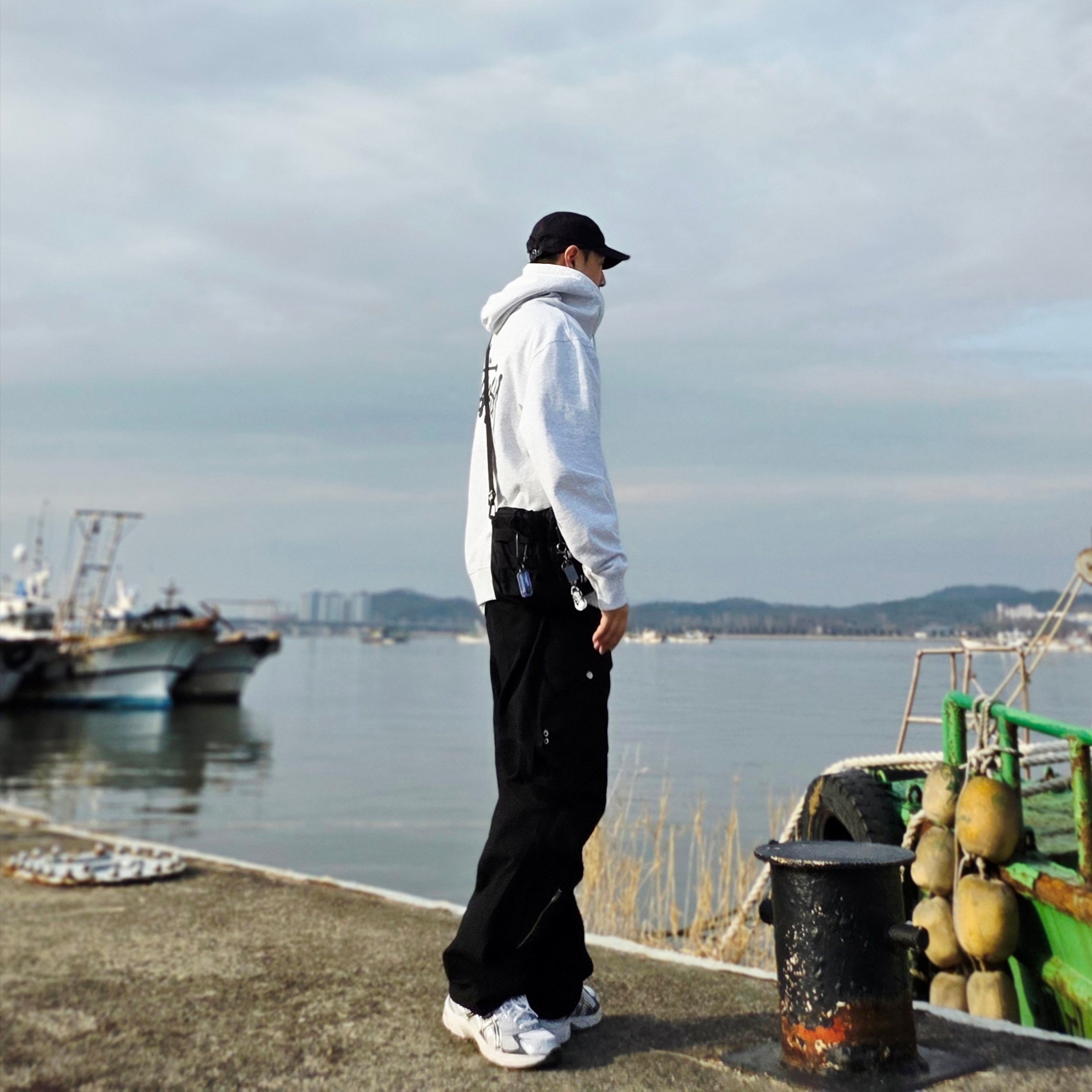 Supreme Washed Chino Twill Camp Cap Black, Flavorism Ripstop Parachute Cargo Pants Black 착용 스타일
