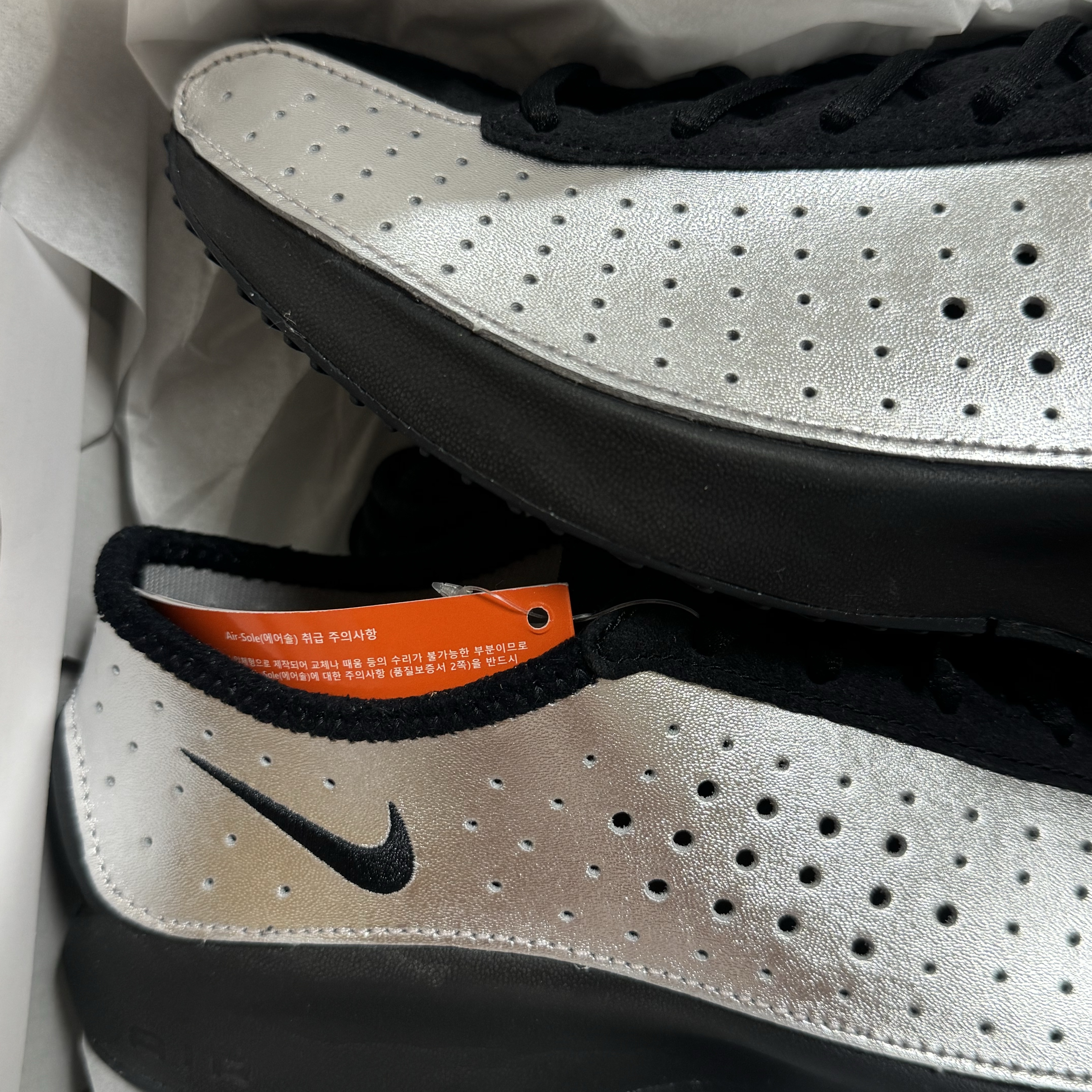 (W) Nike Air Superfly Metallic Silver and Black 착용 스타일