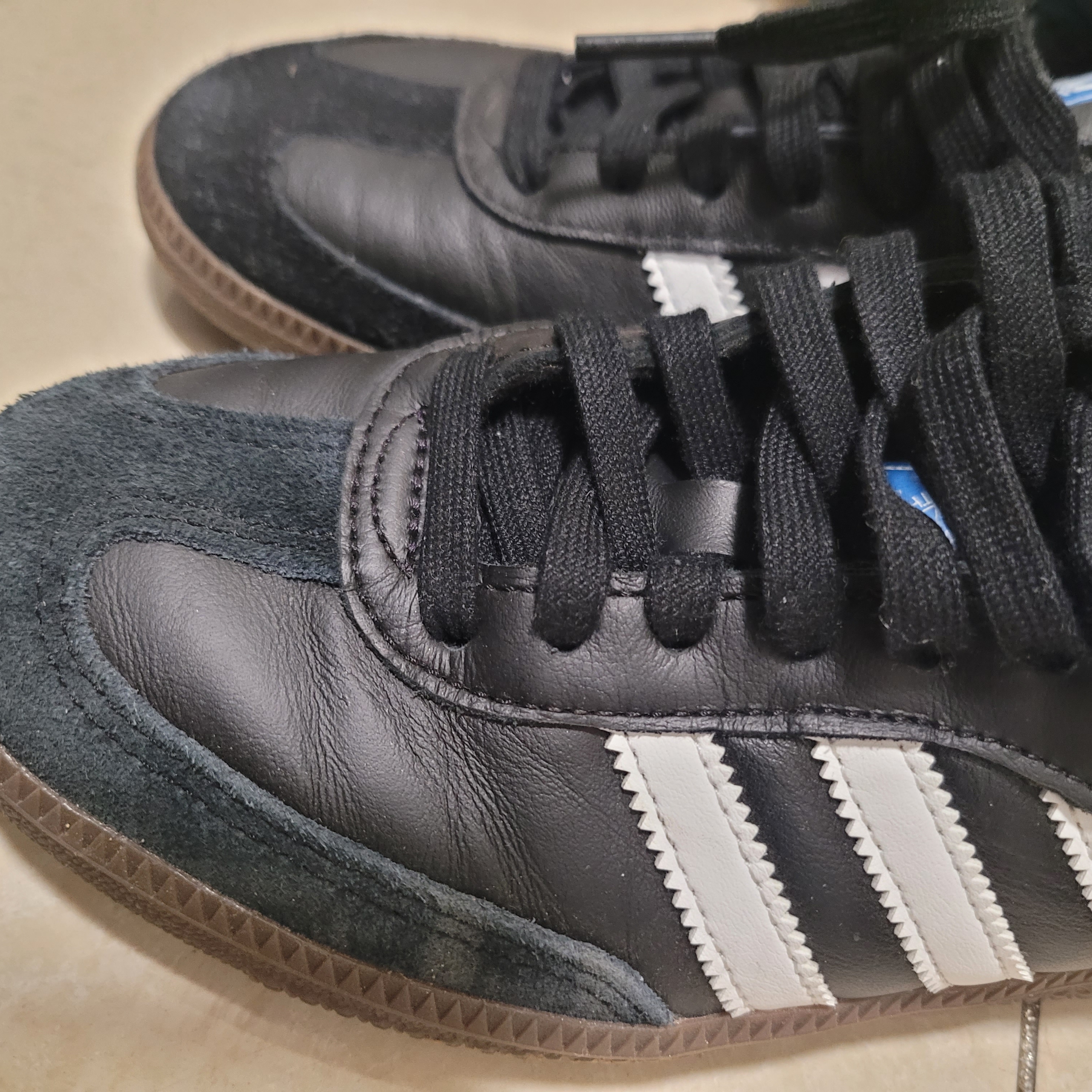 Adidas Samba OG Black White Gum 착용 스타일