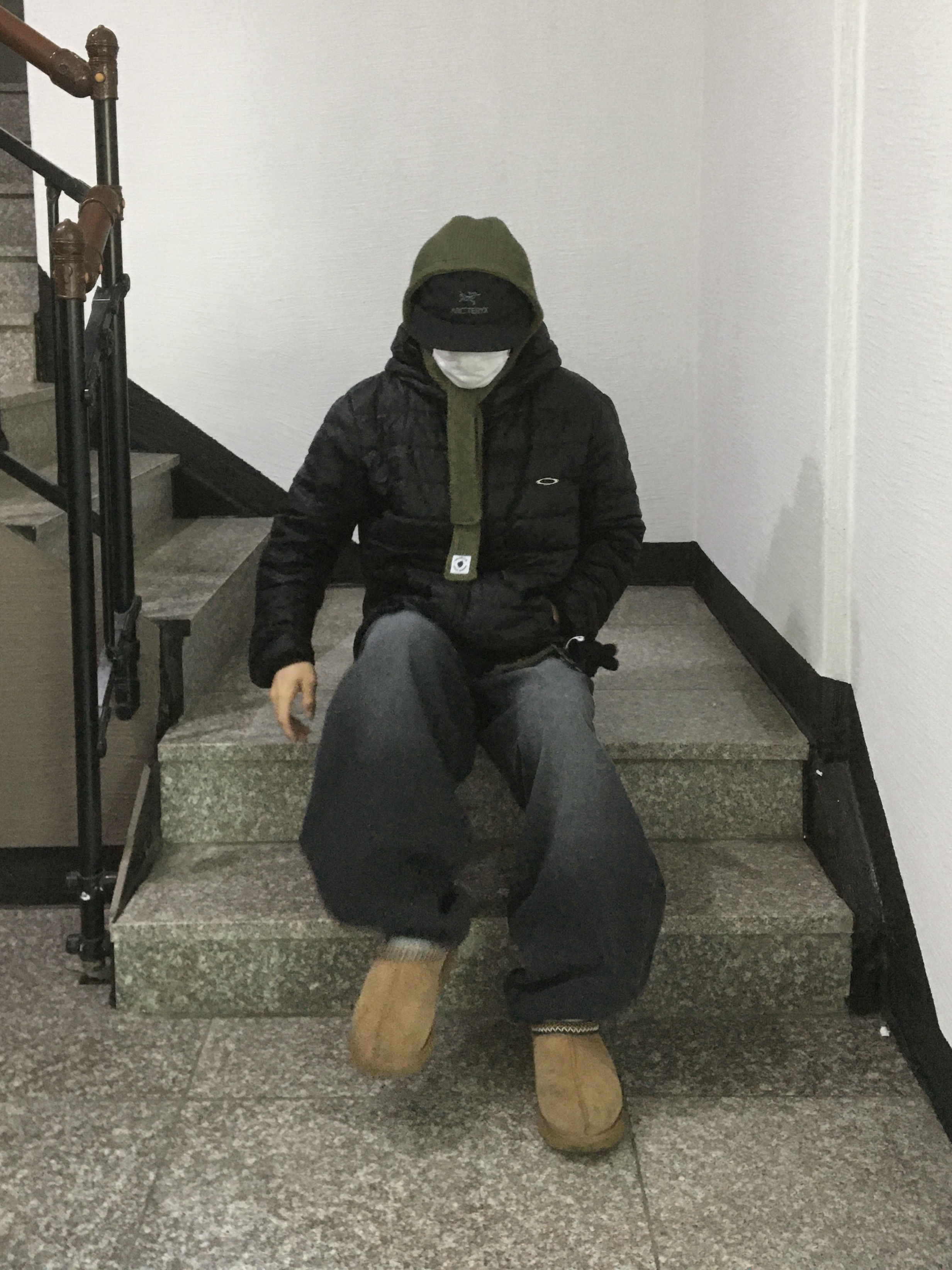 아크테릭스 고어 5 패널 캡 블랙, (W) 어그 타스만 슬리퍼 체스트넛 착용 스타일 - 1