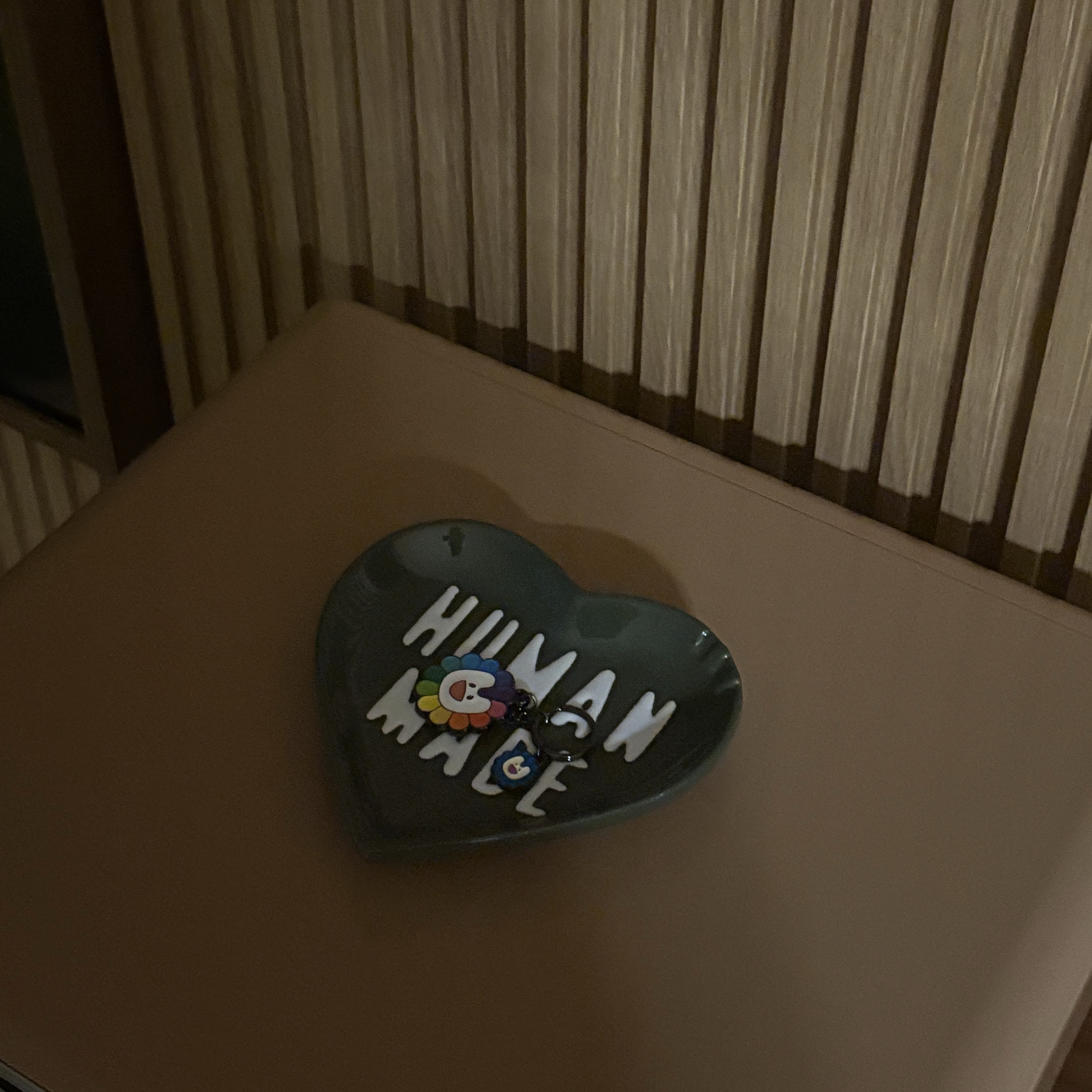 Human Made Heart Ceramics Tray Green, NewJeans x Murakami Metal Keyring Flower 착용 스타일