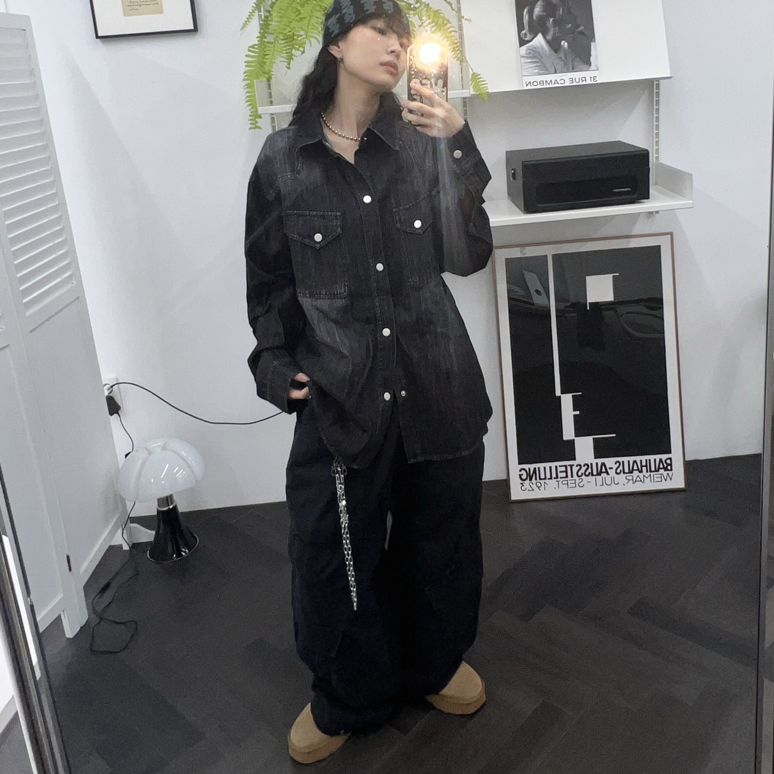 노매뉴얼 C.B 스트링 백 차콜 착용 스타일 - 1