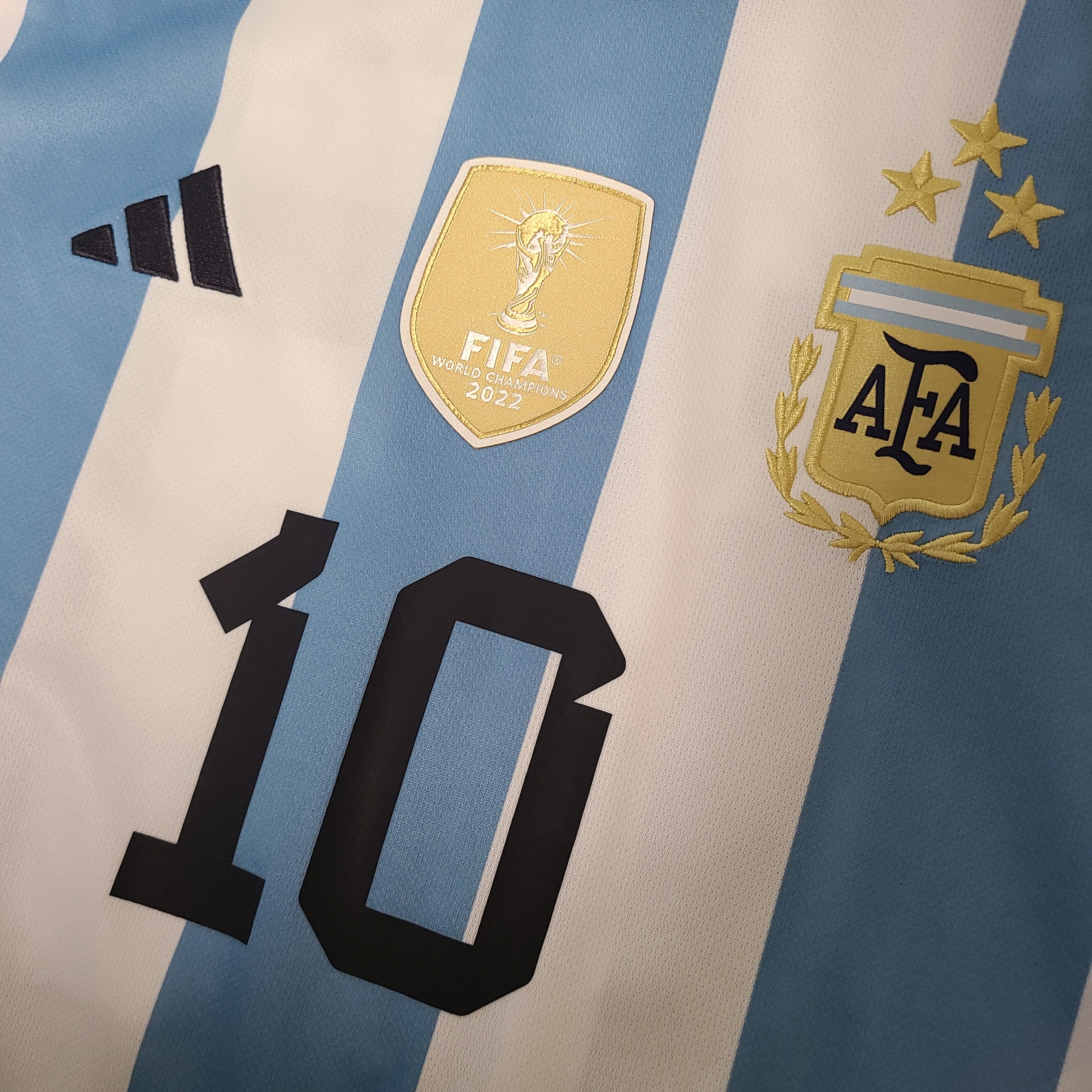 Adidas Argentina Home Jersey 2022 Winners 3-Star White Light Blue - US Sizing (Non Marking Ver.), Adidas Argentina 2024 Home Jersey White Blue Burst - KR Sizing (Non Marking Ver.) 착용 스타일 - 3