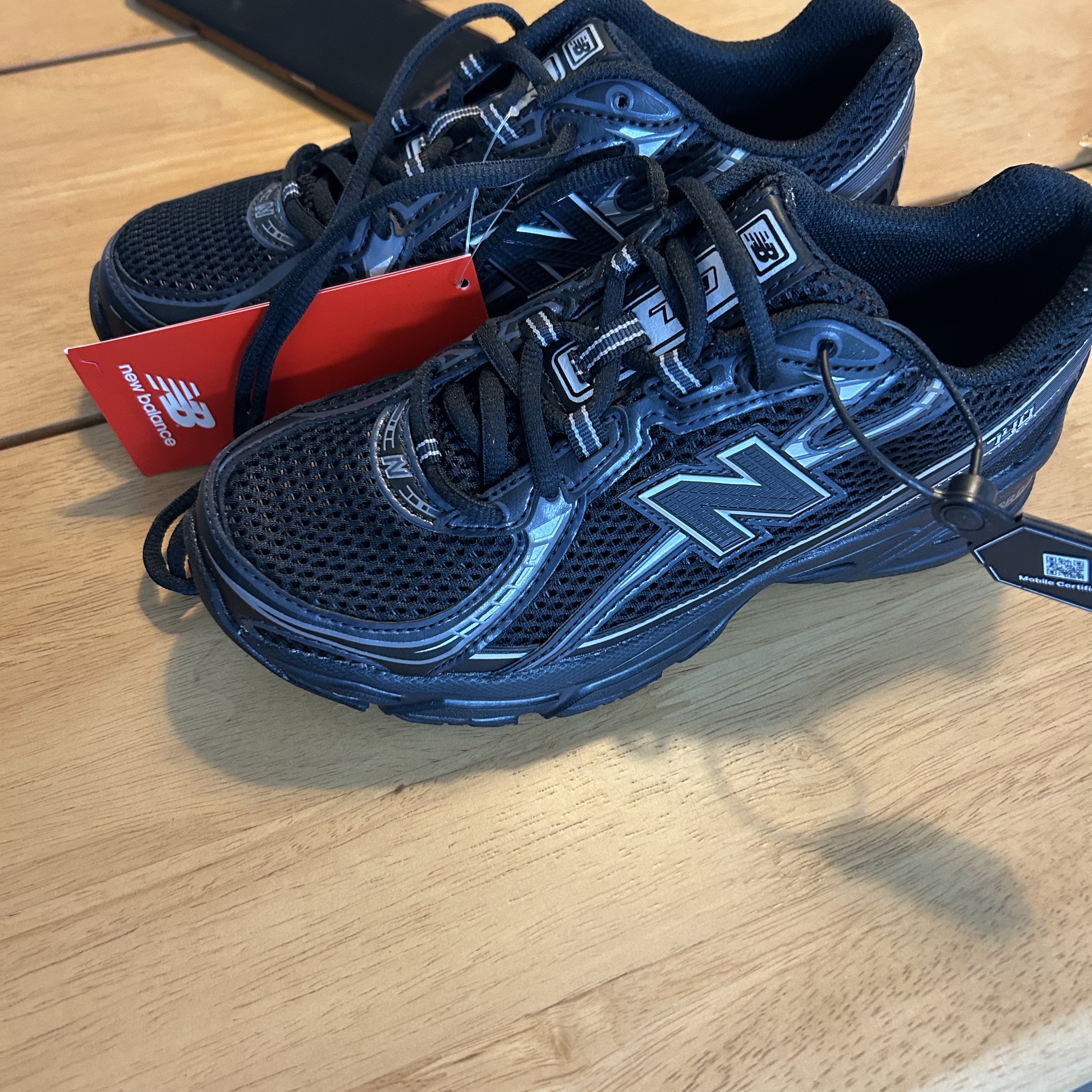 New Balance 740v2 Black Silver Metallic 착용 스타일