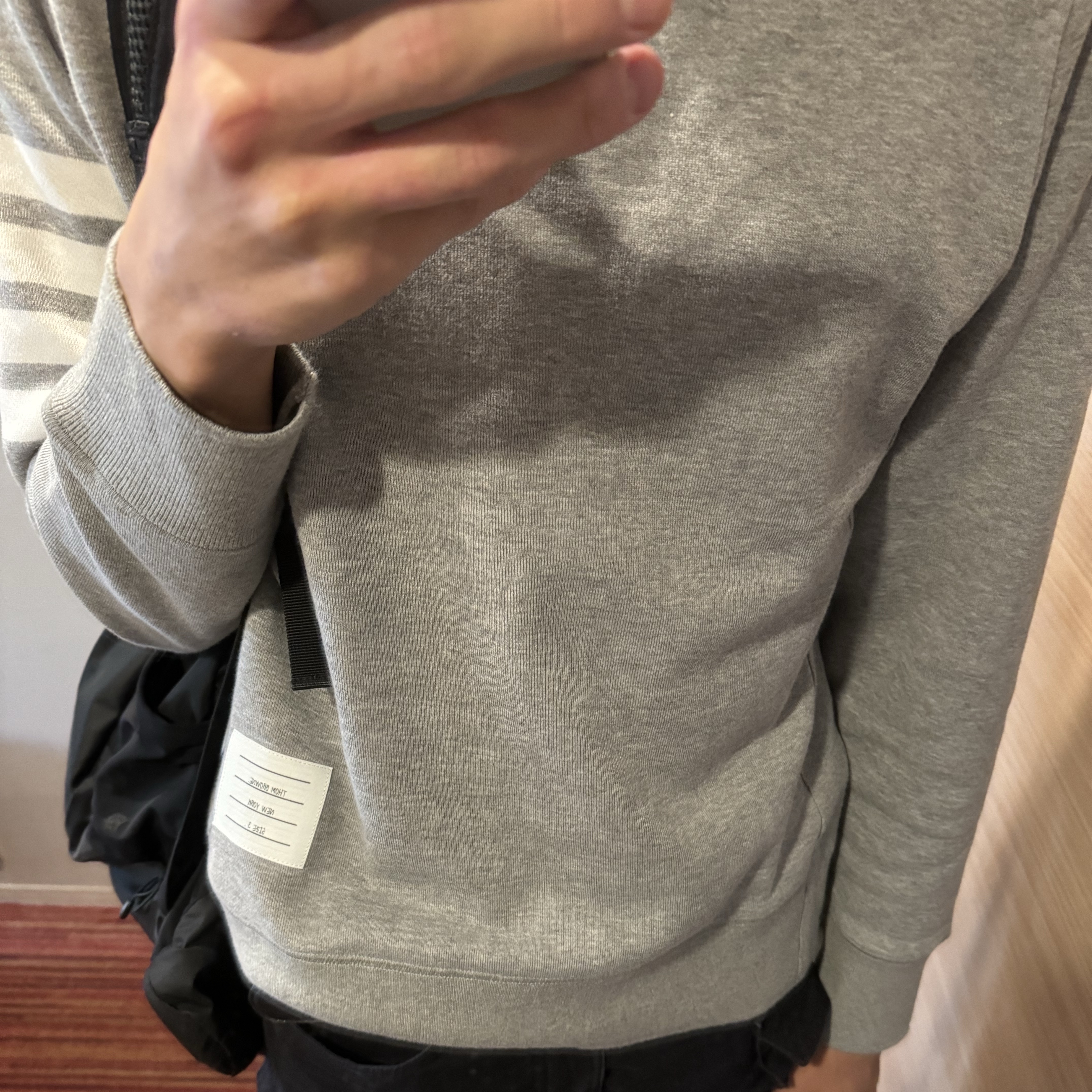 Thom Browne Engineered 4-Bar Sweatshirt Light Grey, New Balance 993 Made in USA Chive Sea Salt 착용 스타일 - 1