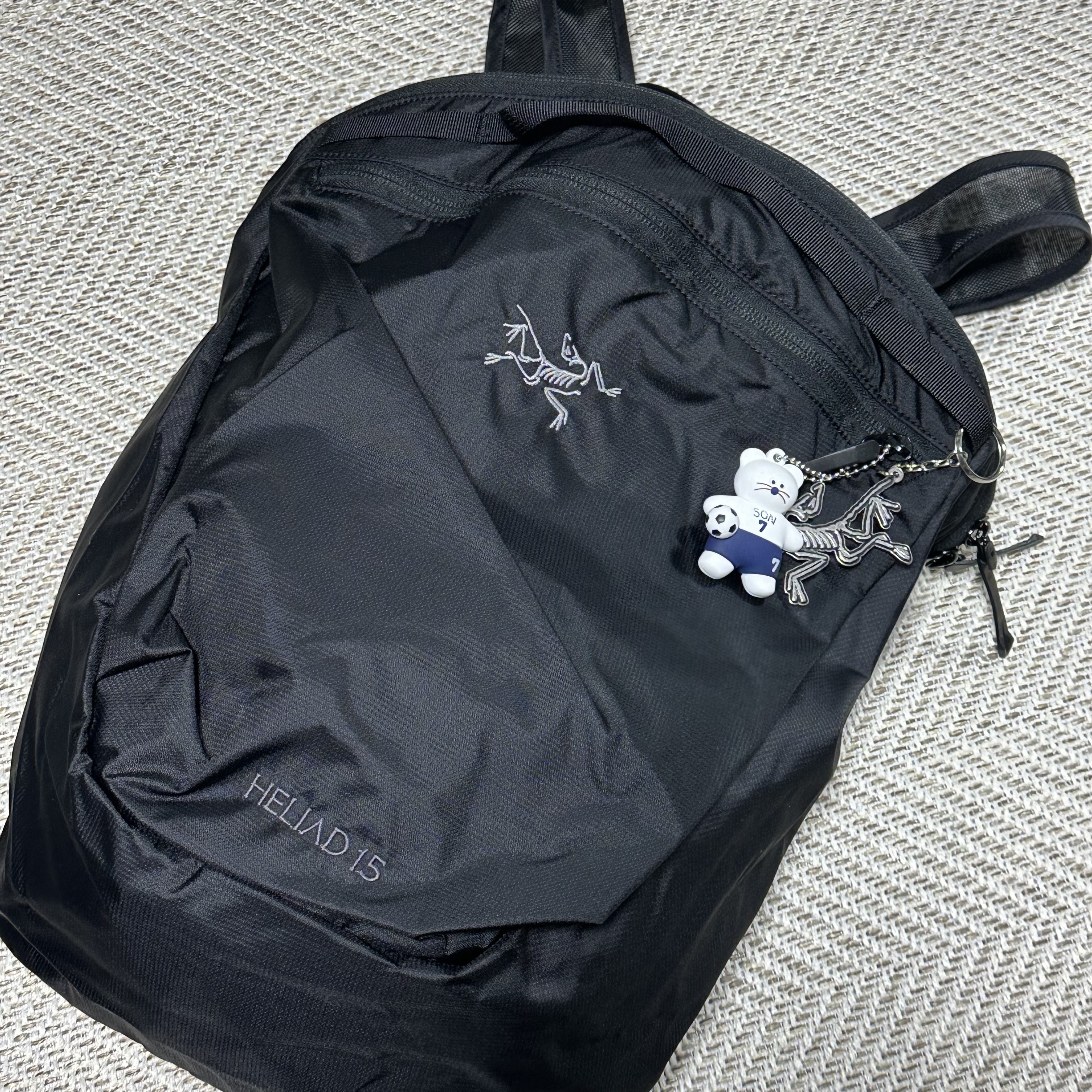 Arc'teryx Heliad 15 Backpack Black, Arc'teryx Keyring Metal 착용 스타일