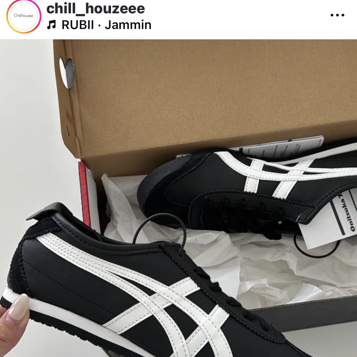 Onitsuka Tiger Mexico 66 Black White 착용 스타일 - 1