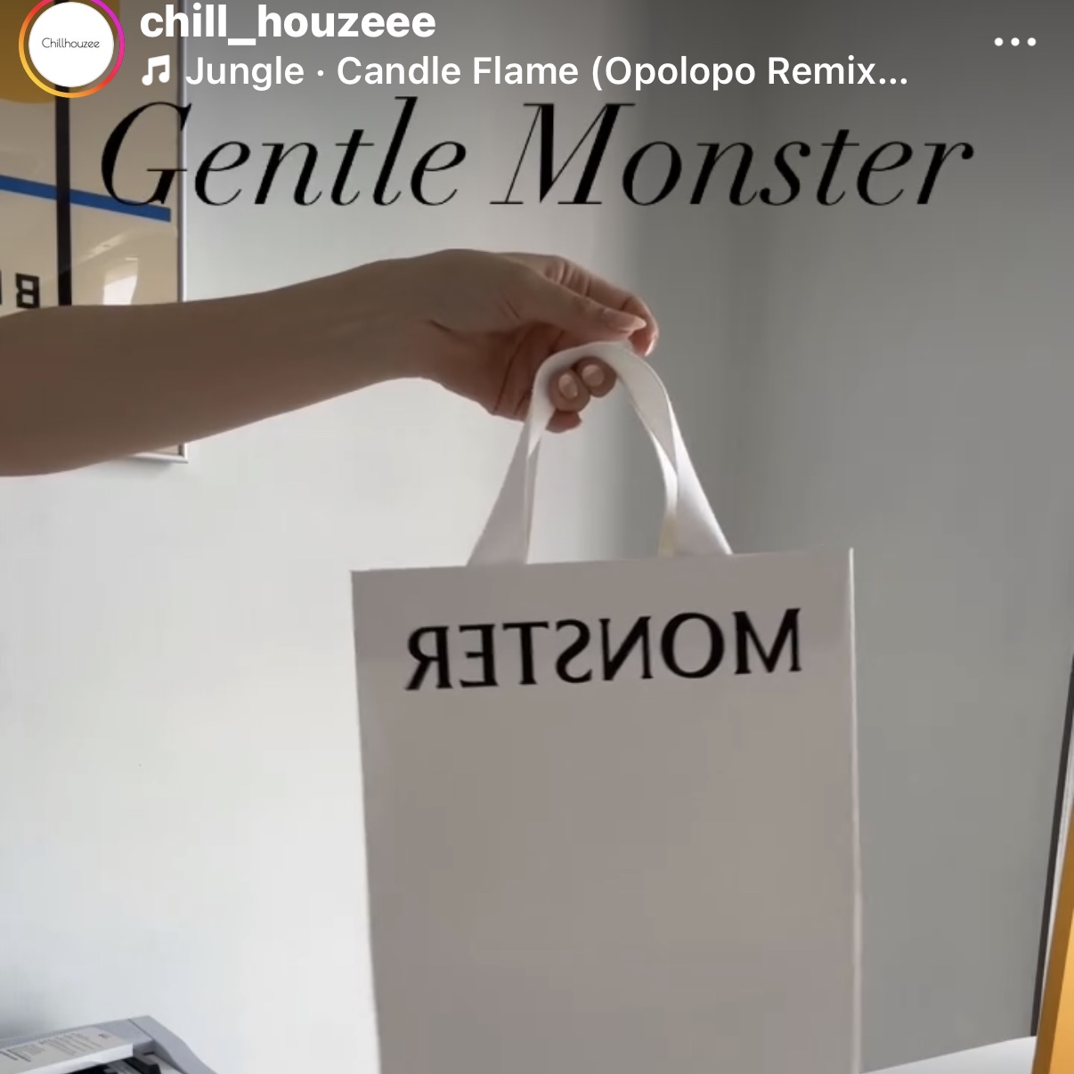 Gentle Monster x Jennie Jentle Salon Hush 01 Black Gray 착용 스타일 - 1