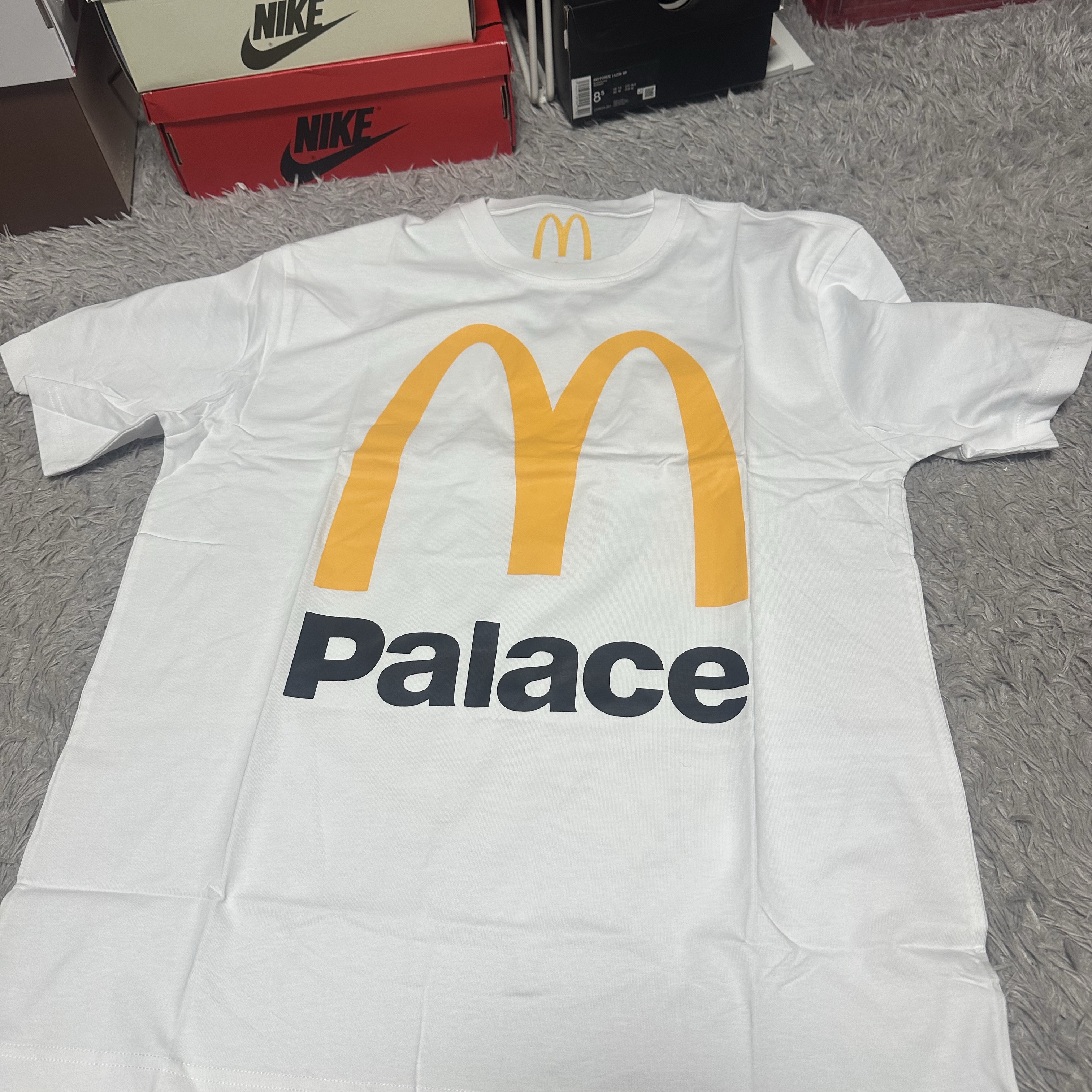 Palace x McDonald's Logo T-Shirt White - 23FW 착용 스타일 - 1