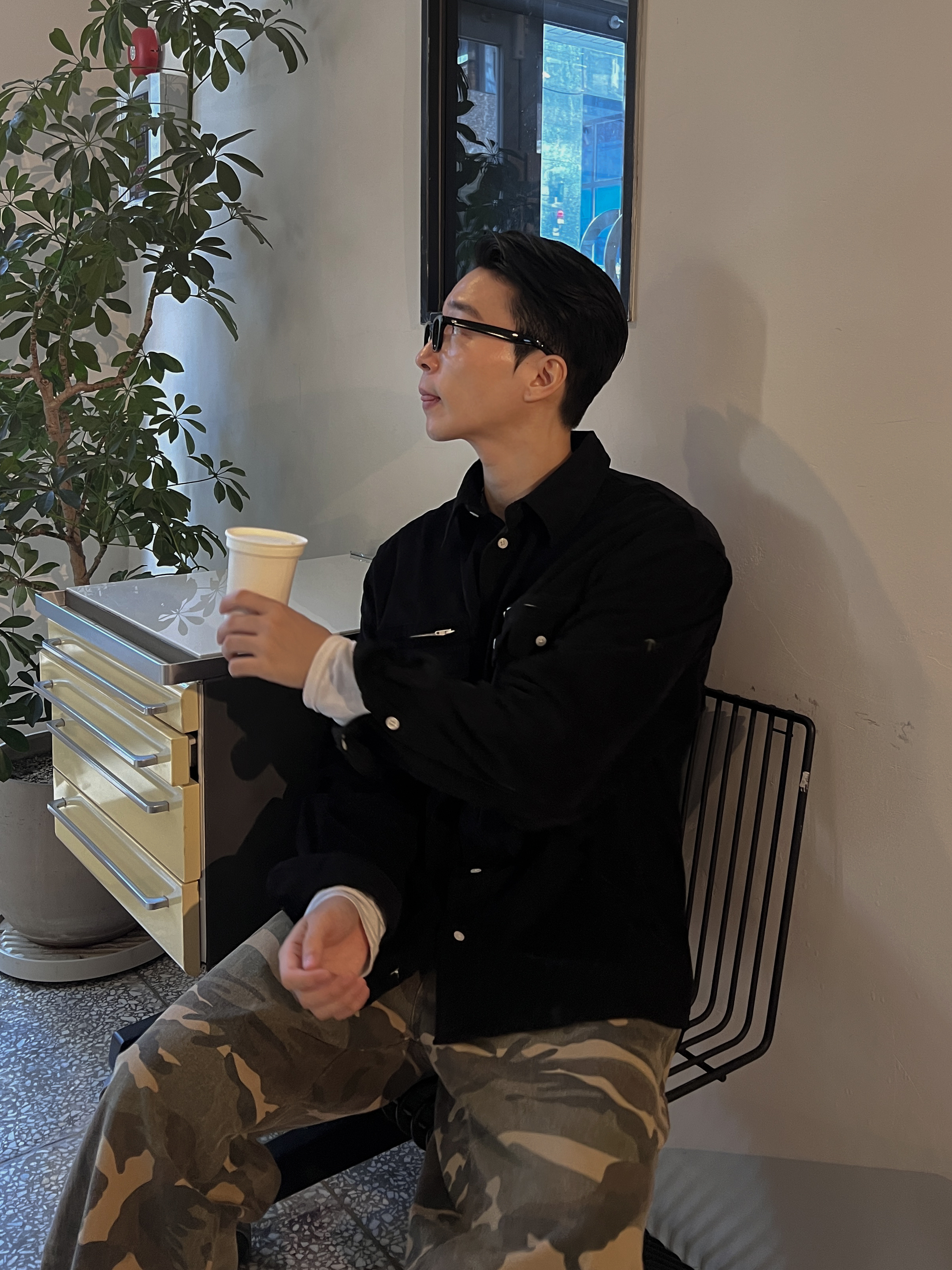 (W) 나이키 샥스 TL 블랙 앤 맥스 오렌지 착용 스타일 - 3