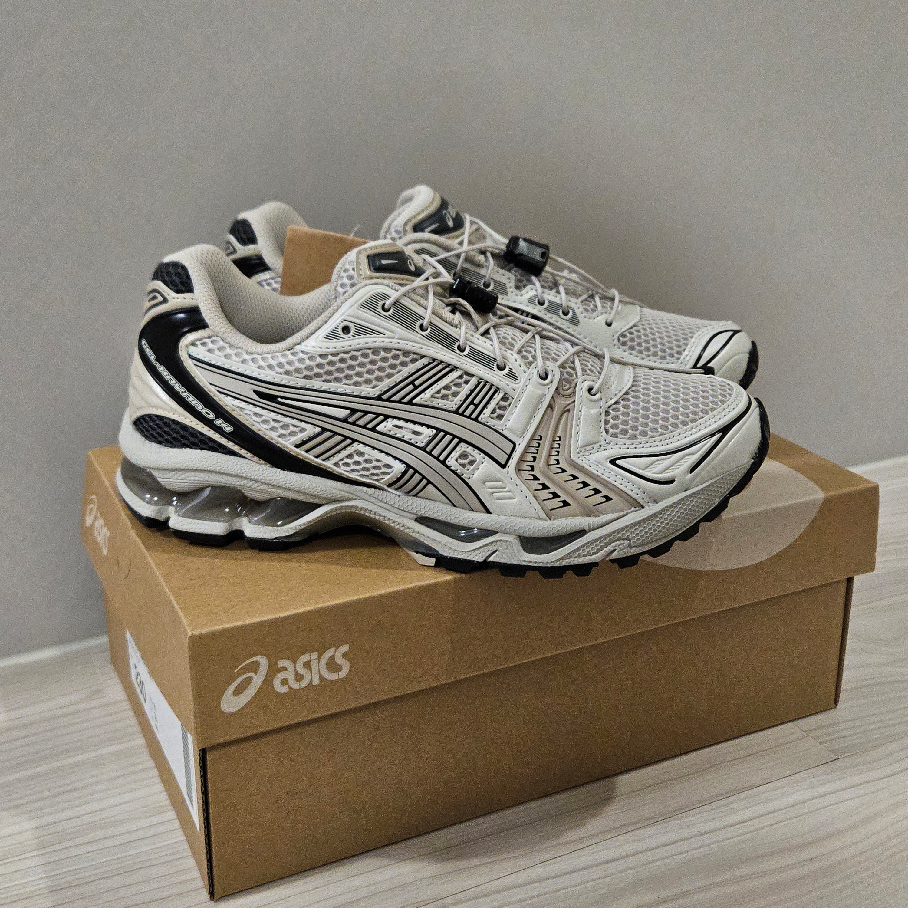 Asics Unlimited Gel-Kayano 14 Smoke Grey 착용 스타일
