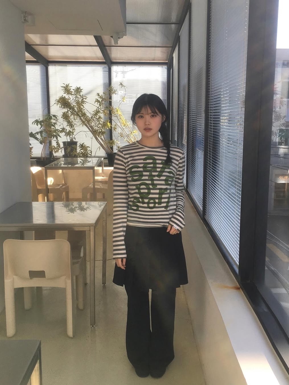 [KREAM 단독] Safarispot Women 1/2 Ticketing Stripe Border Tee Gray, [KREAM 단독] Safarispot Women 1/2 Ticketing Stripe Border Tee Black 착용 스타일