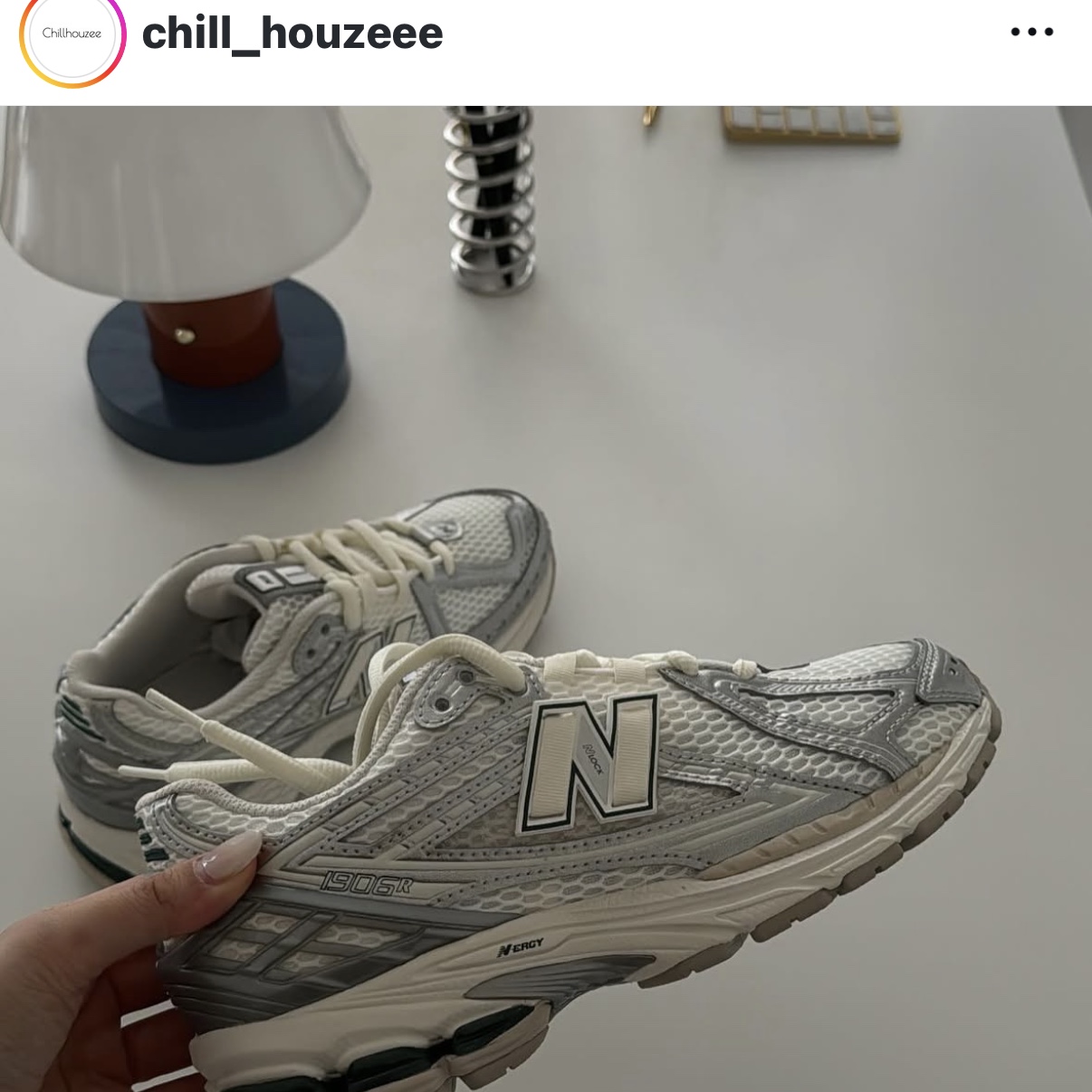 New Balance 1906R Silver Metallic 착용 스타일