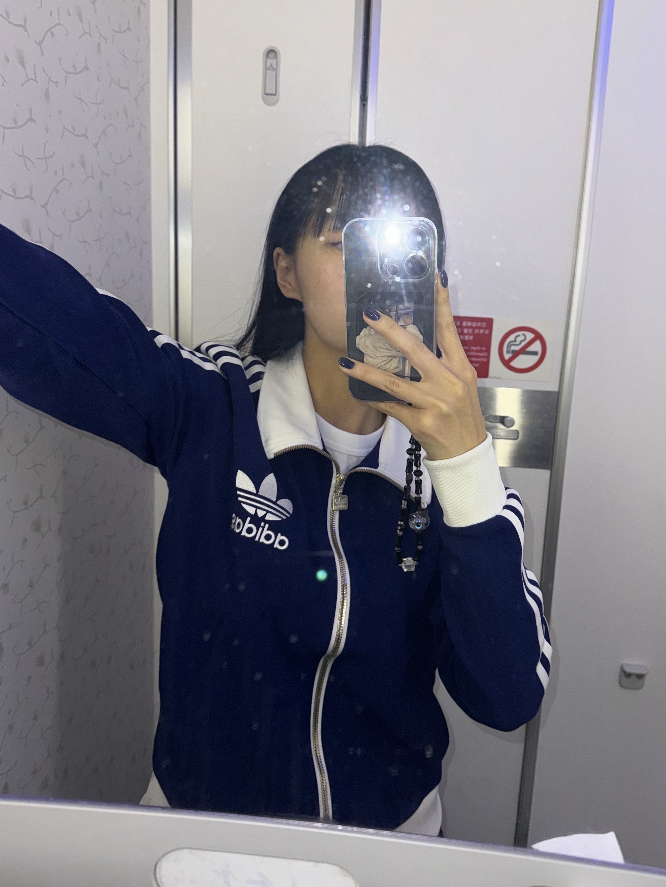 (W) 아디다스 프리미엄 오리지널스 트랙탑 다크 블루 오프 화이트 - KR 사이즈, (W) 아디다스 프리미엄 오리지널스 트랙 팬츠 네이비 - KR 사이즈 착용 스타일 - 3