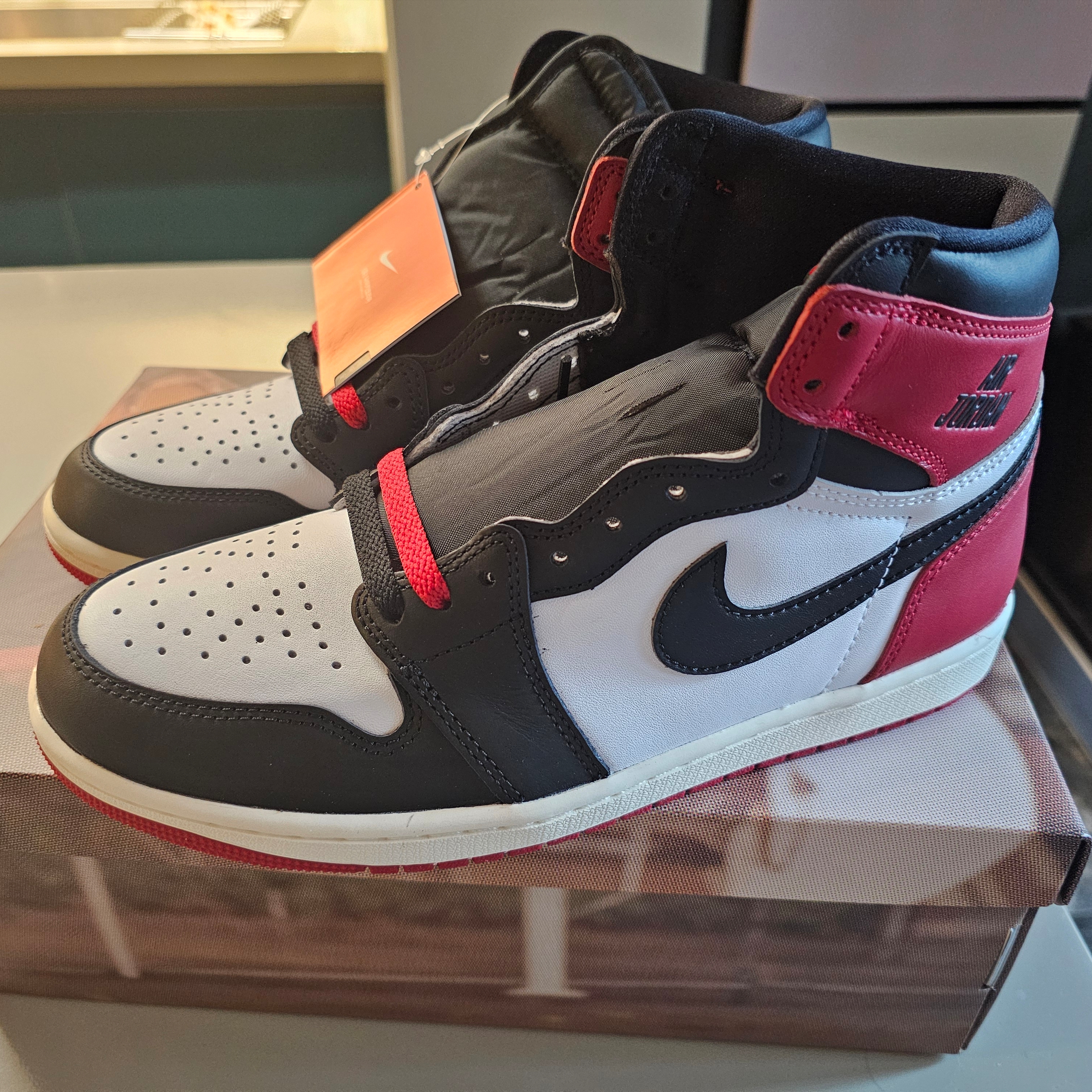 Jordan 1 Retro High OG Black Toe 착용 스타일 - 1