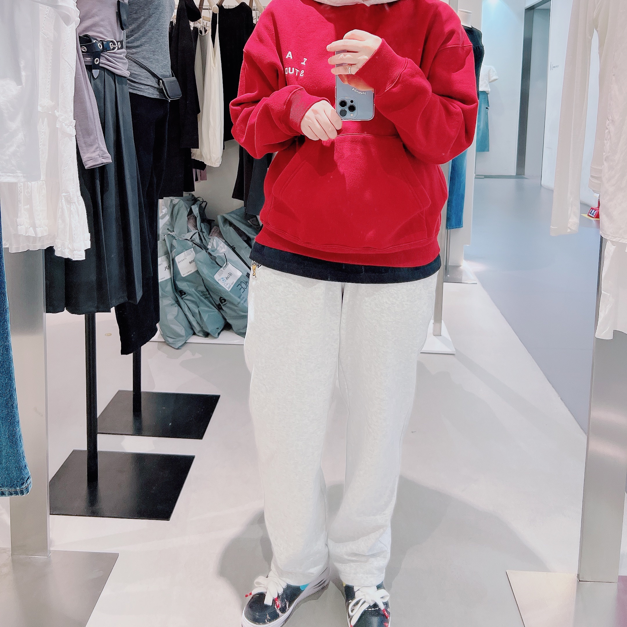 IAB Studio 24 Christmas Hoodie Burgundy Oatmeal, Nike x Peaceminusone Air Force 1 Low Para-Noise 3.0 Black and Multicolor 착용 스타일
