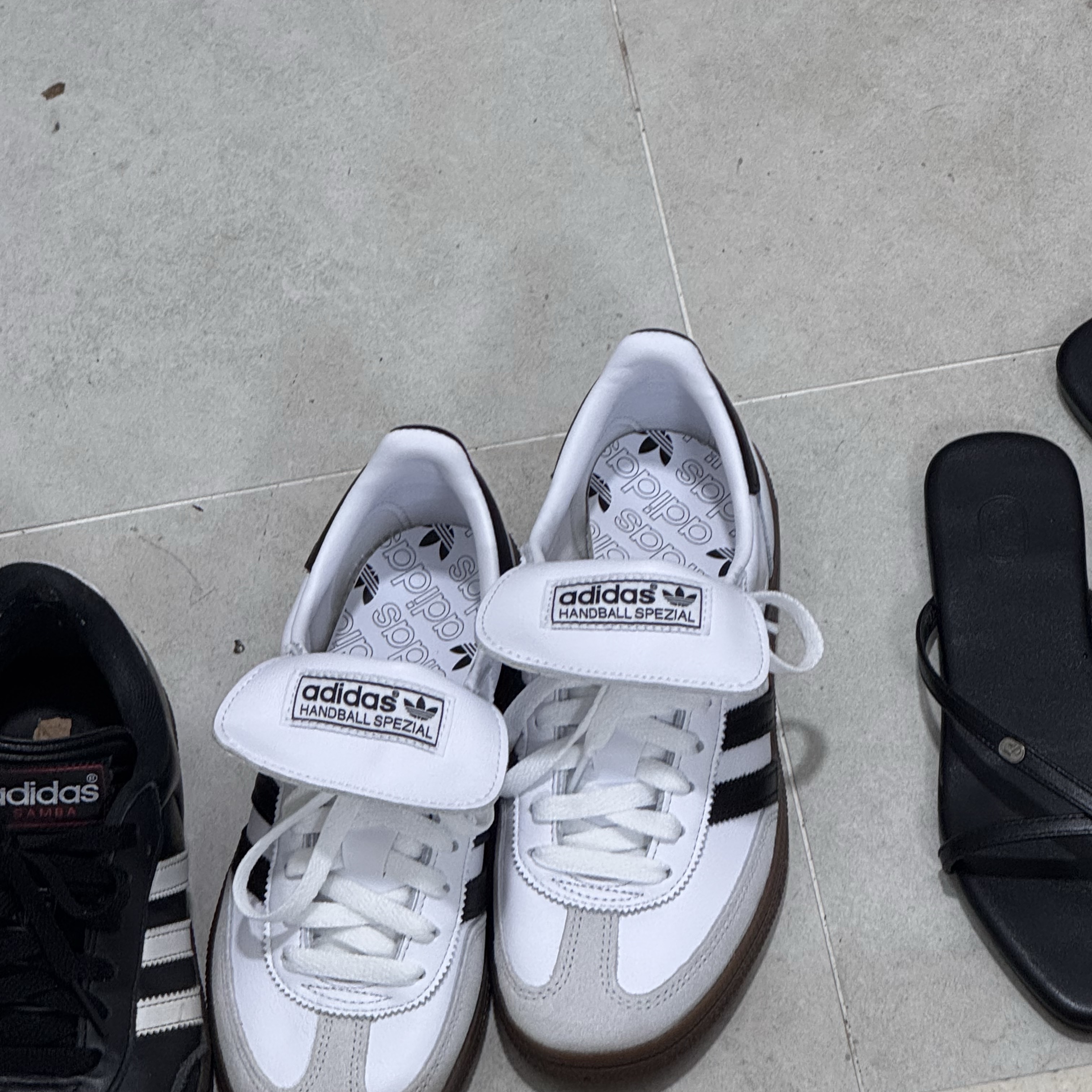 Adidas Spezial Handball Cloud White Core Black 착용 스타일