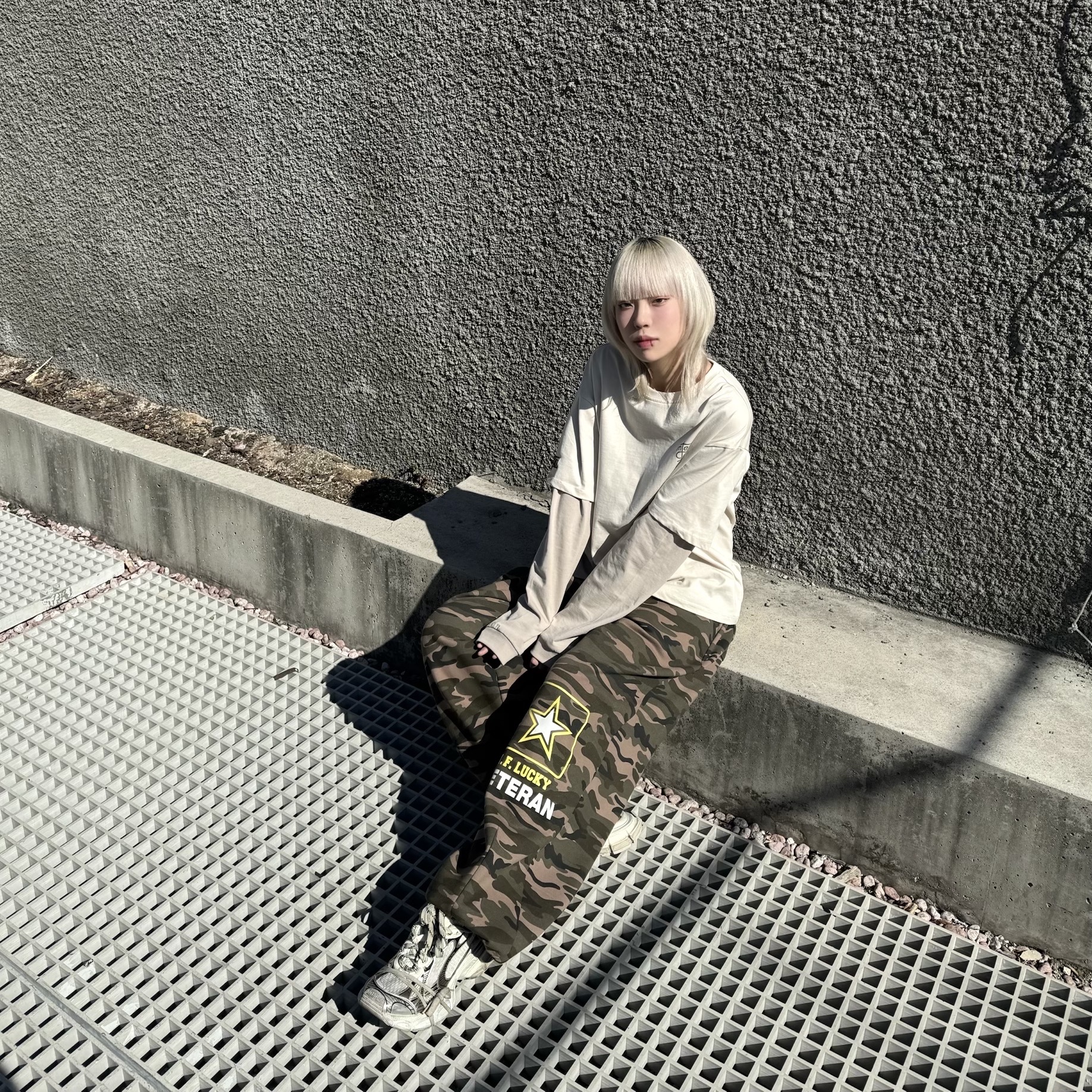 Balenciaga 3XL Sneakers Beige 착용 스타일 - 1