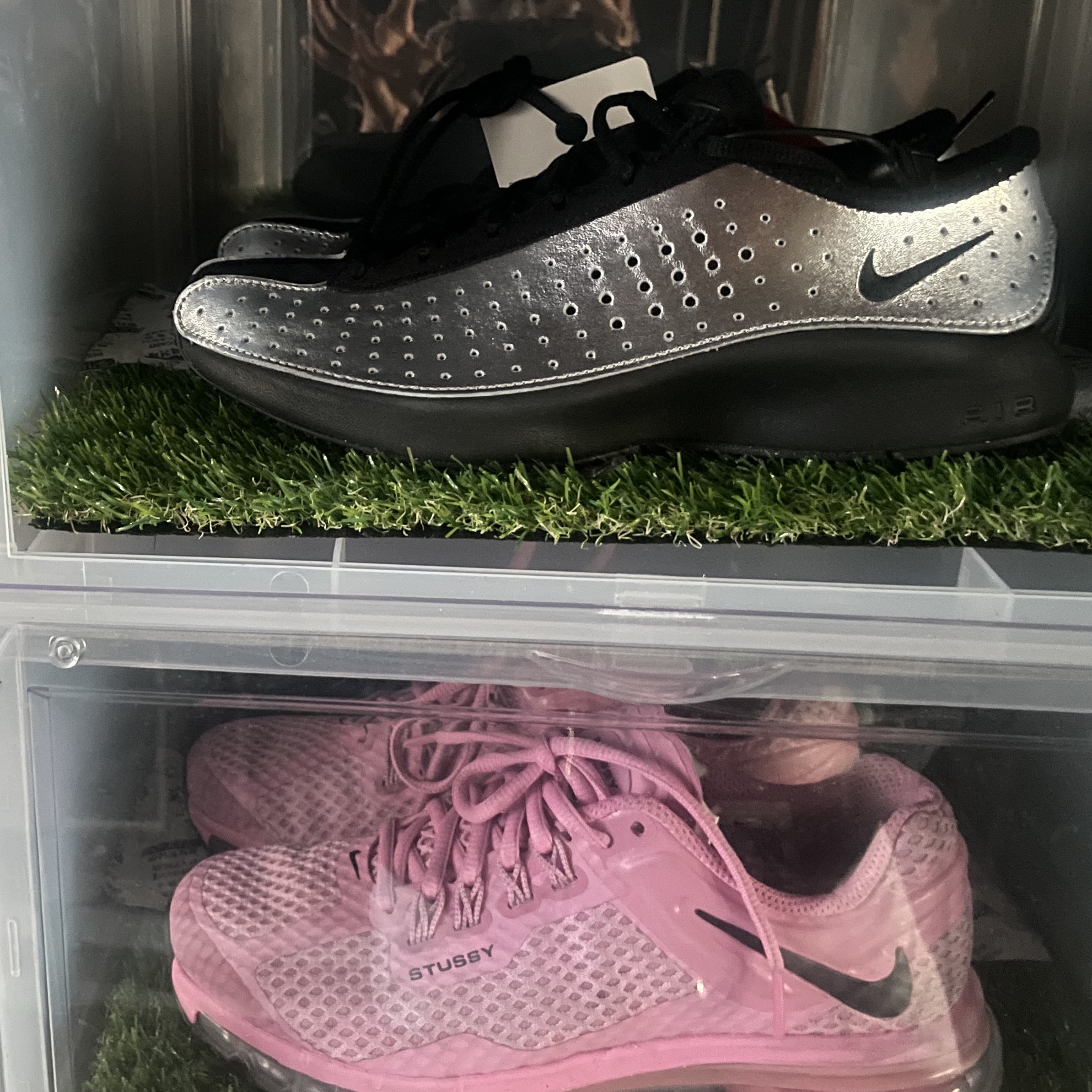 (W) Nike Air Superfly Metallic Silver and Black, Nike x Stussy Air Max 2013 Psychic Pink 착용 스타일