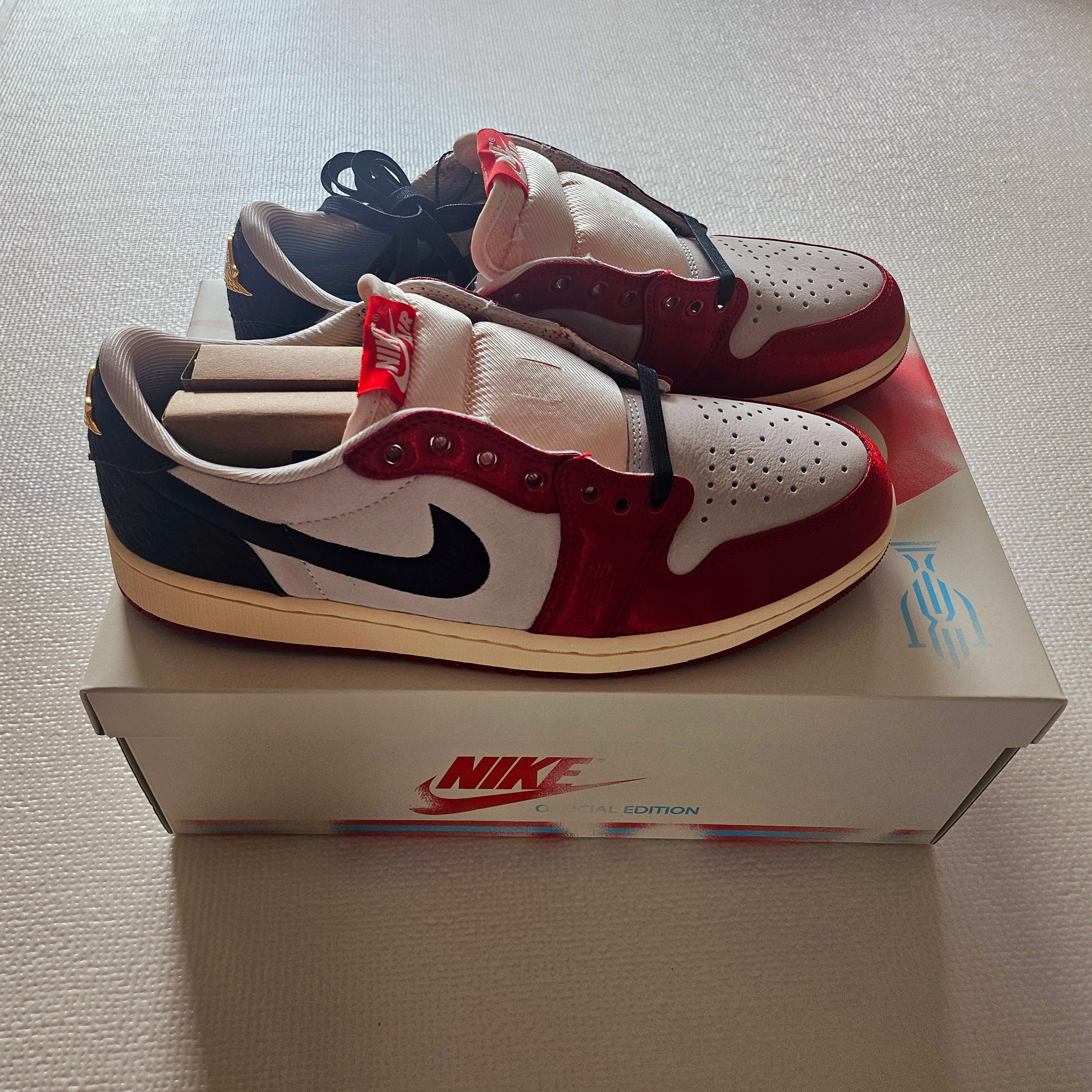 Jordan 1 x Trophy Room Retro Low OG SP Sail Varsity Red 착용 스타일