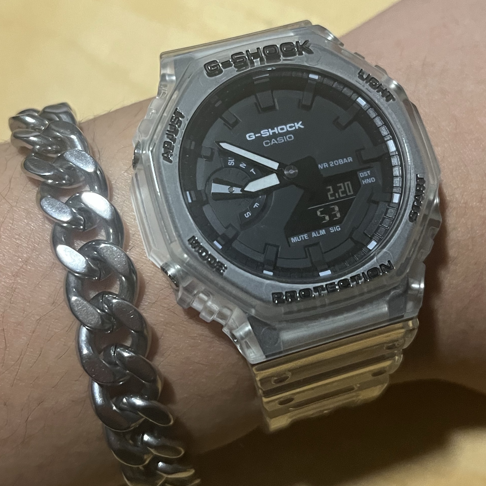 Casio G-Shock GA-2100SKE-7A 착용 스타일