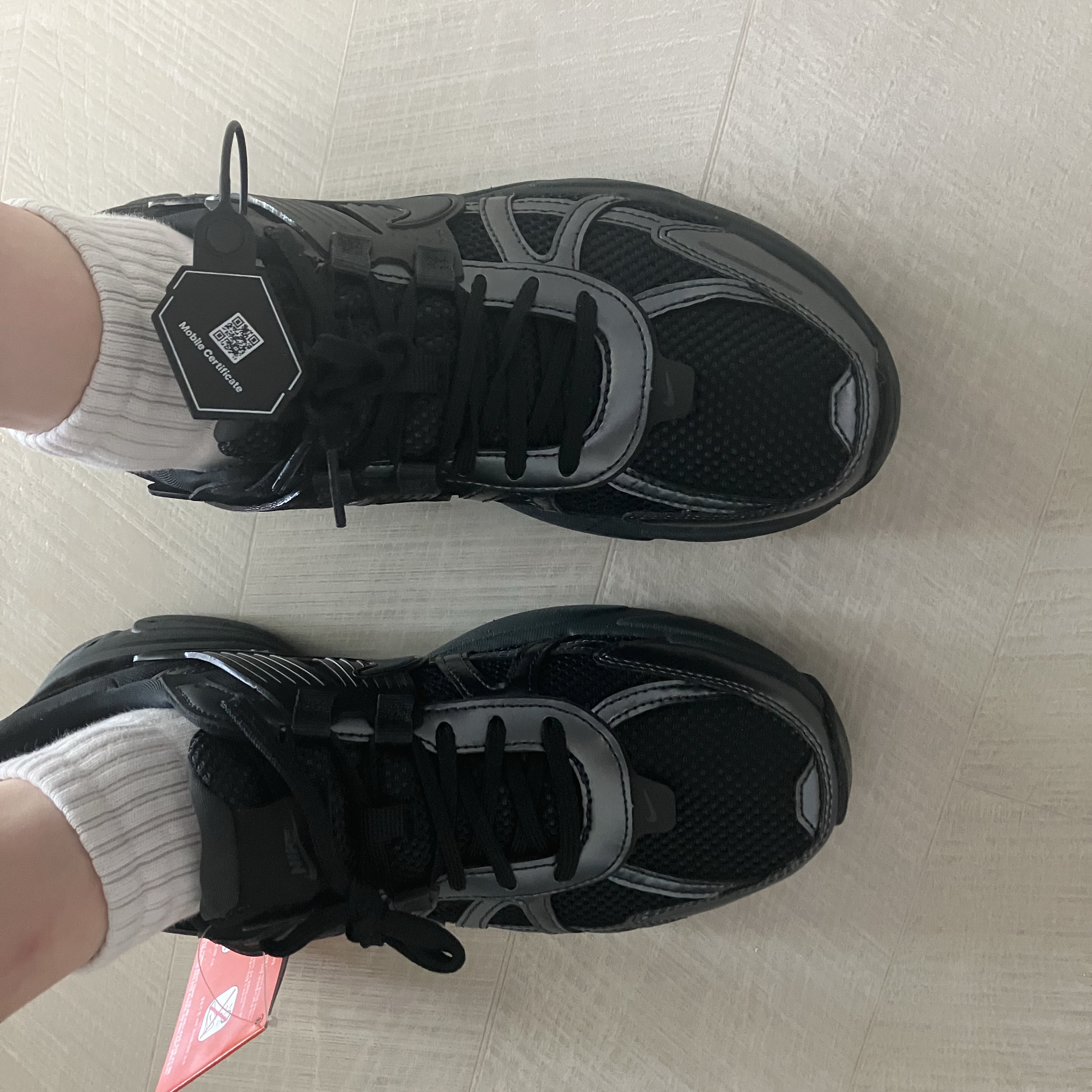 Nike V2K Run Black Anthracite 착용 스타일