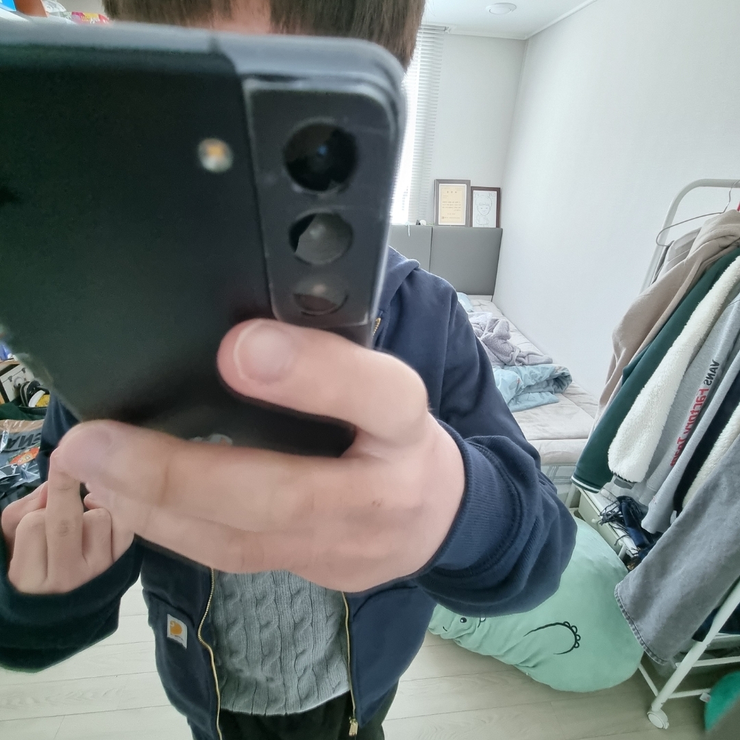 칼하트 루즈 핏 미드웨이트 레귤러 풀 집 스웨트셔츠 뉴 네이비 착용 스타일 - 2