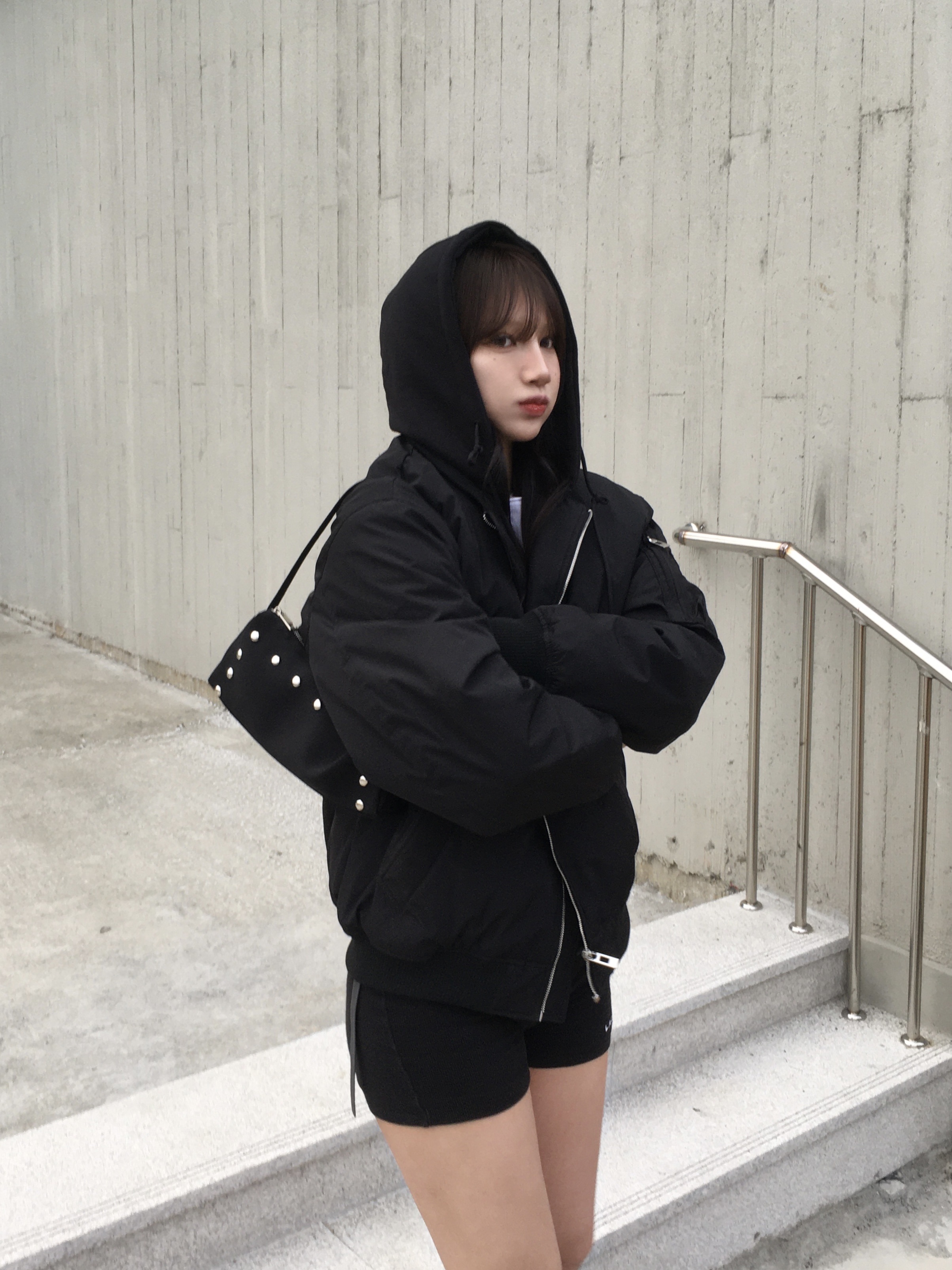 Yunse Lucy Bag Black 착용 스타일
