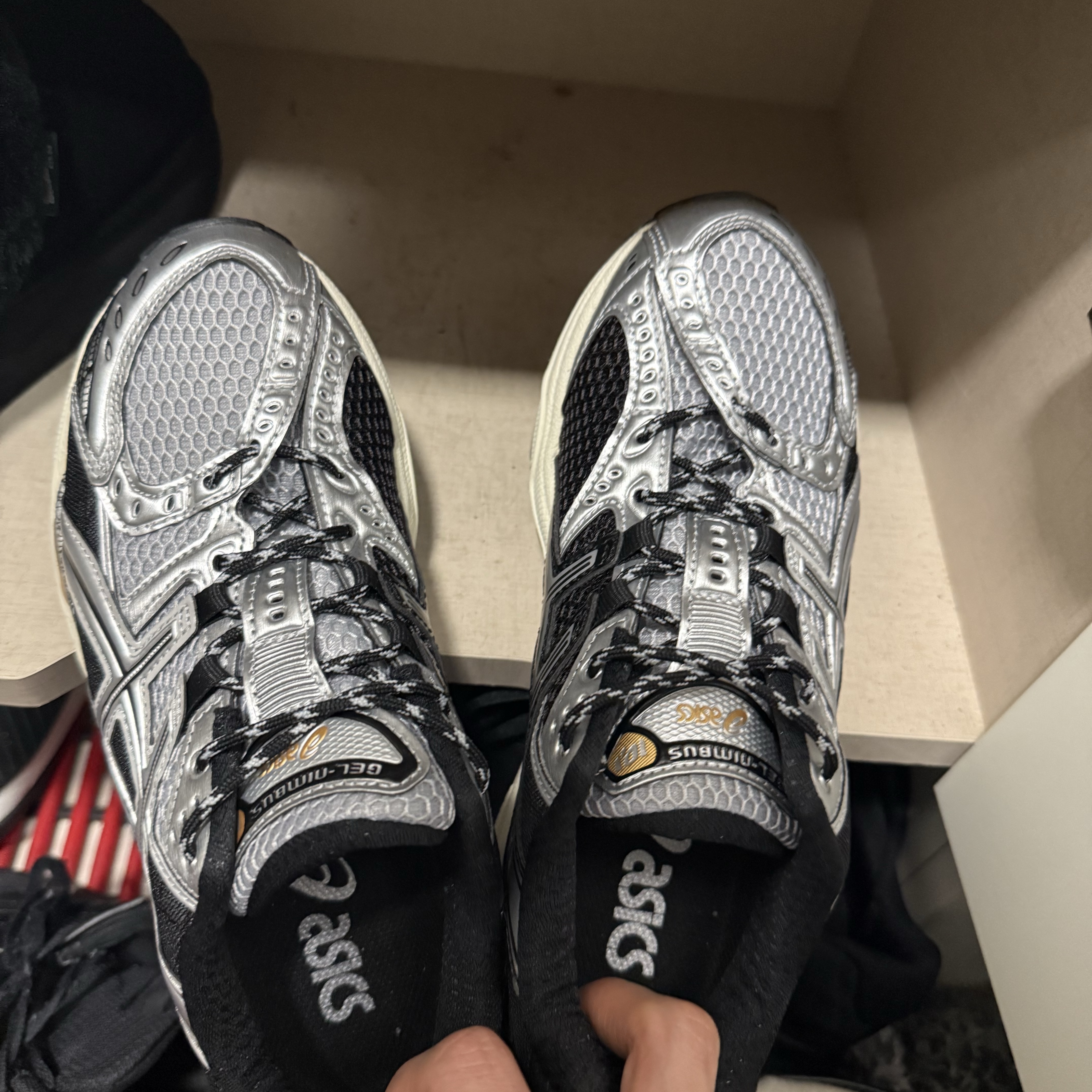 Asics Gel-Nimbus 10.1 Piedmont Grey Pure Silver 착용 스타일