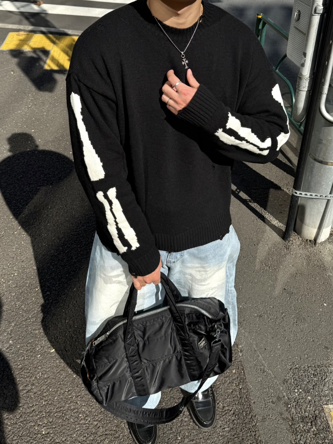 Gentle Monster x Maison Margiela MM107 Black Black, Hansroom Chrome Hearts Tiny Fat Cross Charm Pave Dia 착용 스타일 - 6