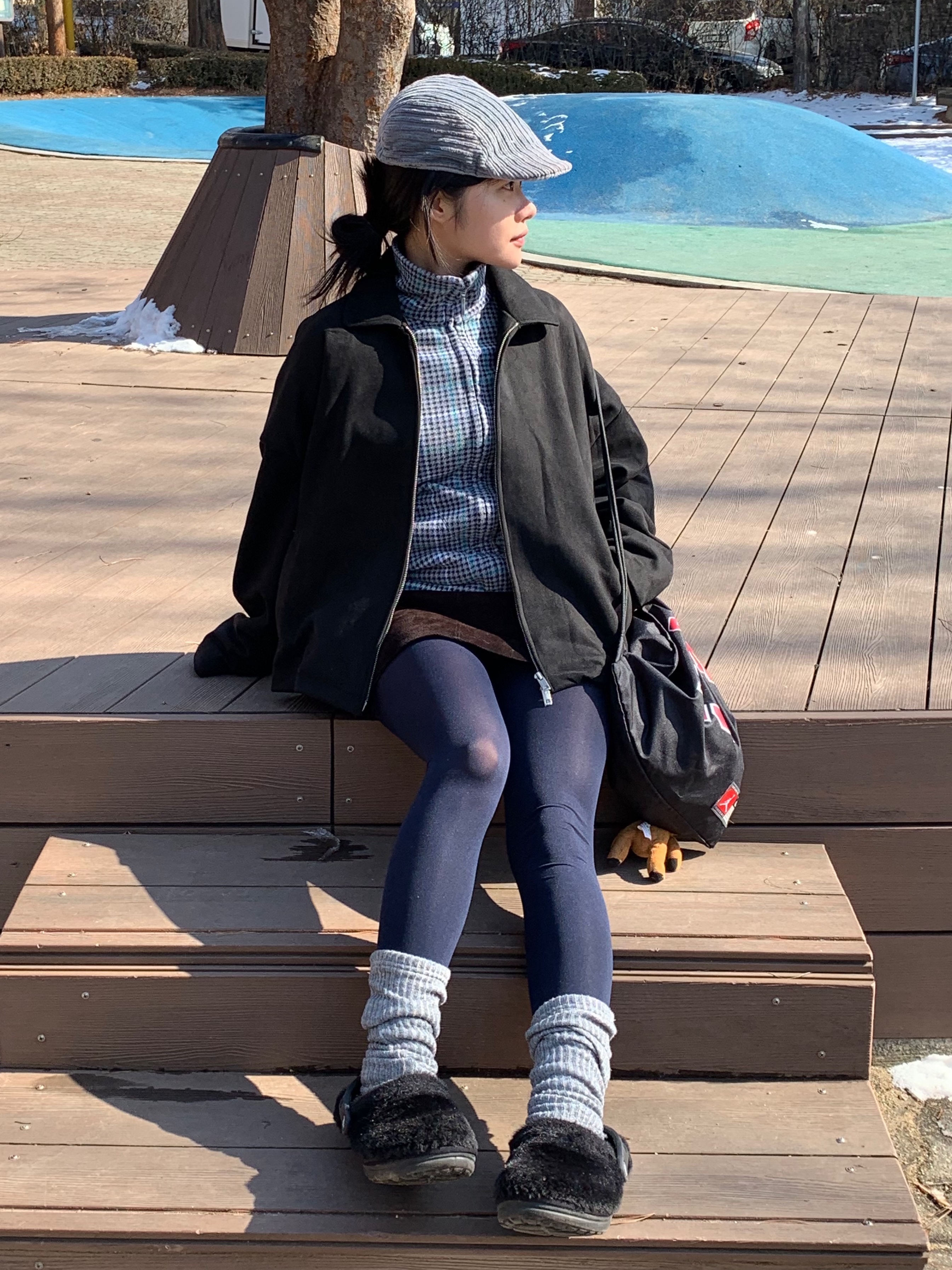 Crocs Classic Fur Sure Clog Black 착용 스타일