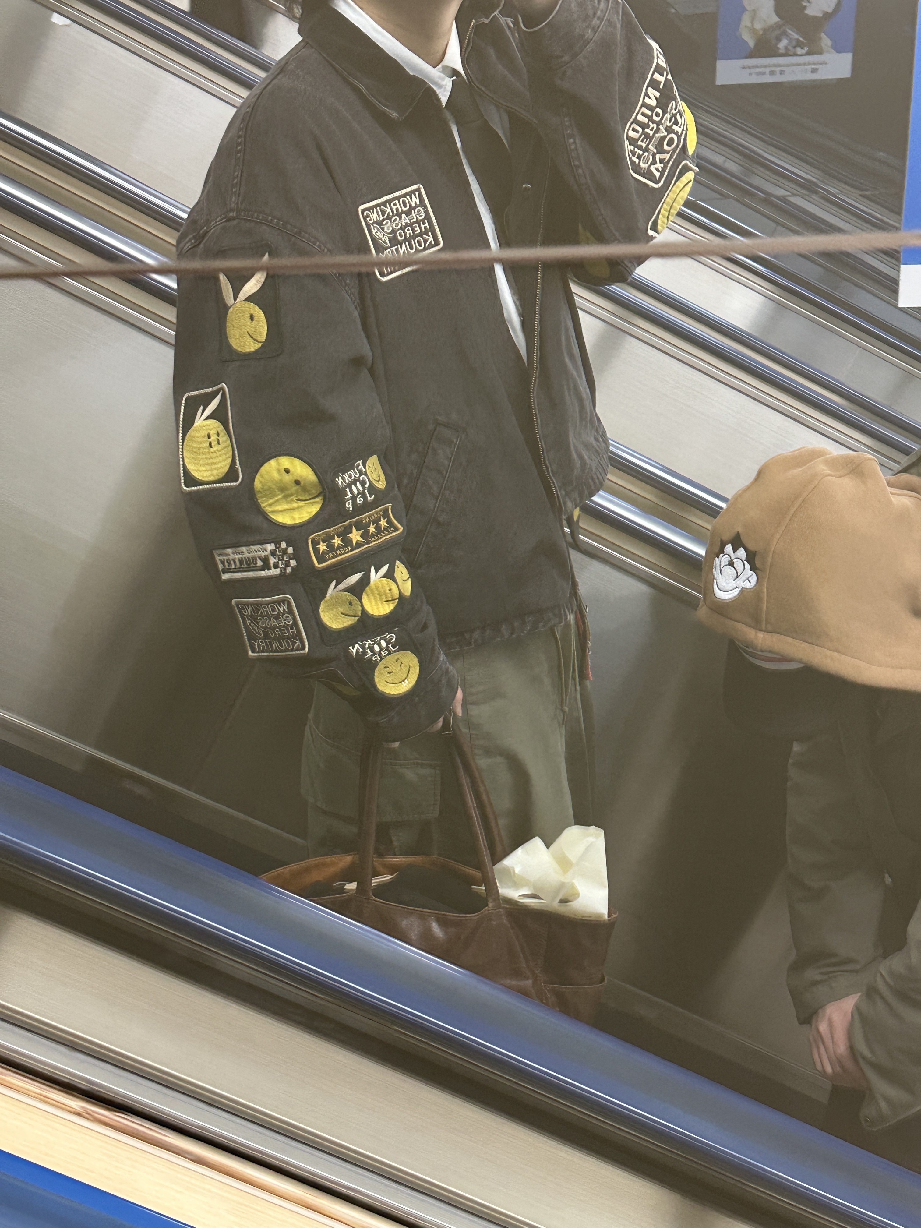 Kapital 14 oz. Black X Black Denim T-Back Drizzler Jacket Anarchy Rainbowy Remake Black, Needles H.D. BDU Pants Olive 착용 스타일 - 4