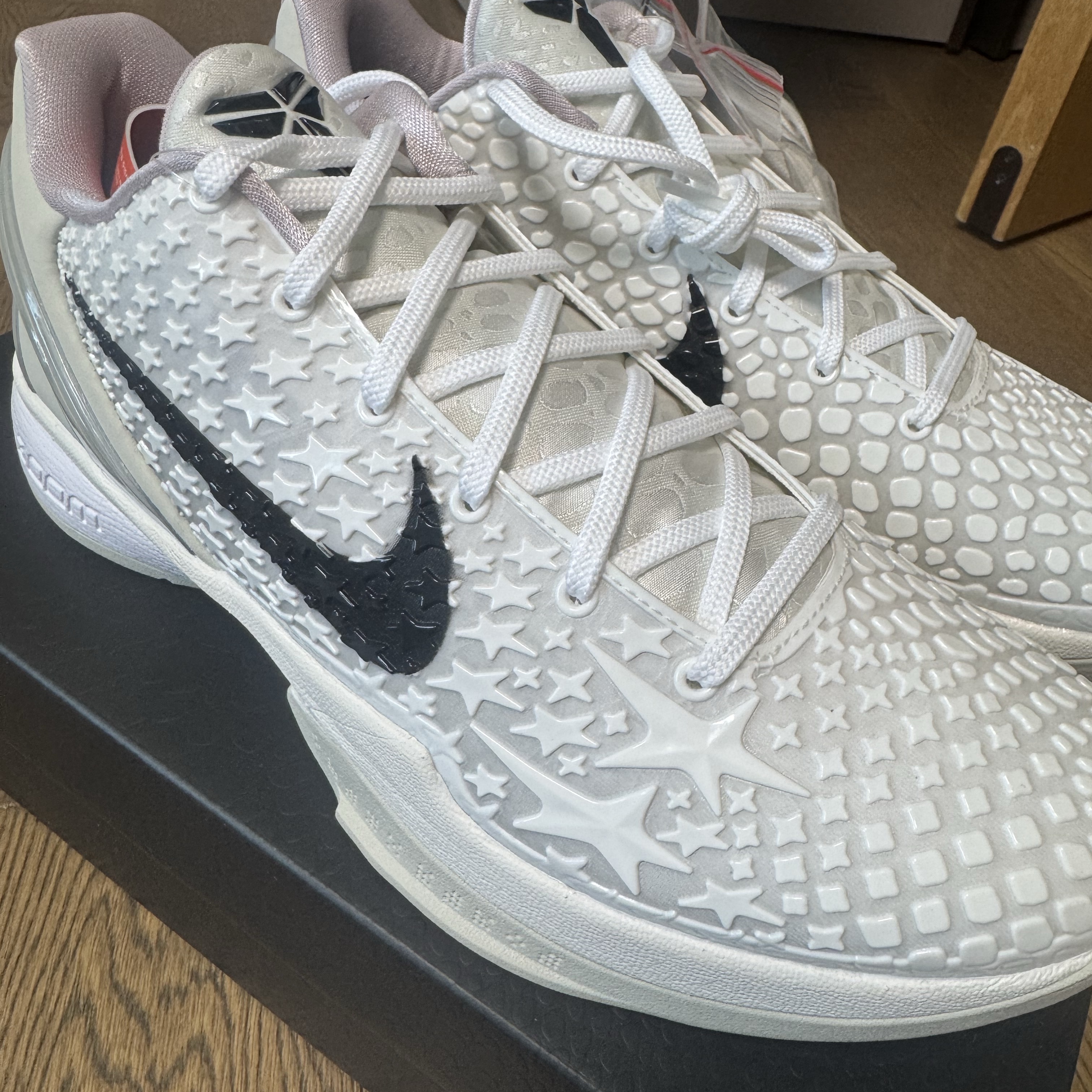 Nike Kobe 6 Protro Sail, Nike x Supreme Air Force 1 Low White 착용 스타일 - 2